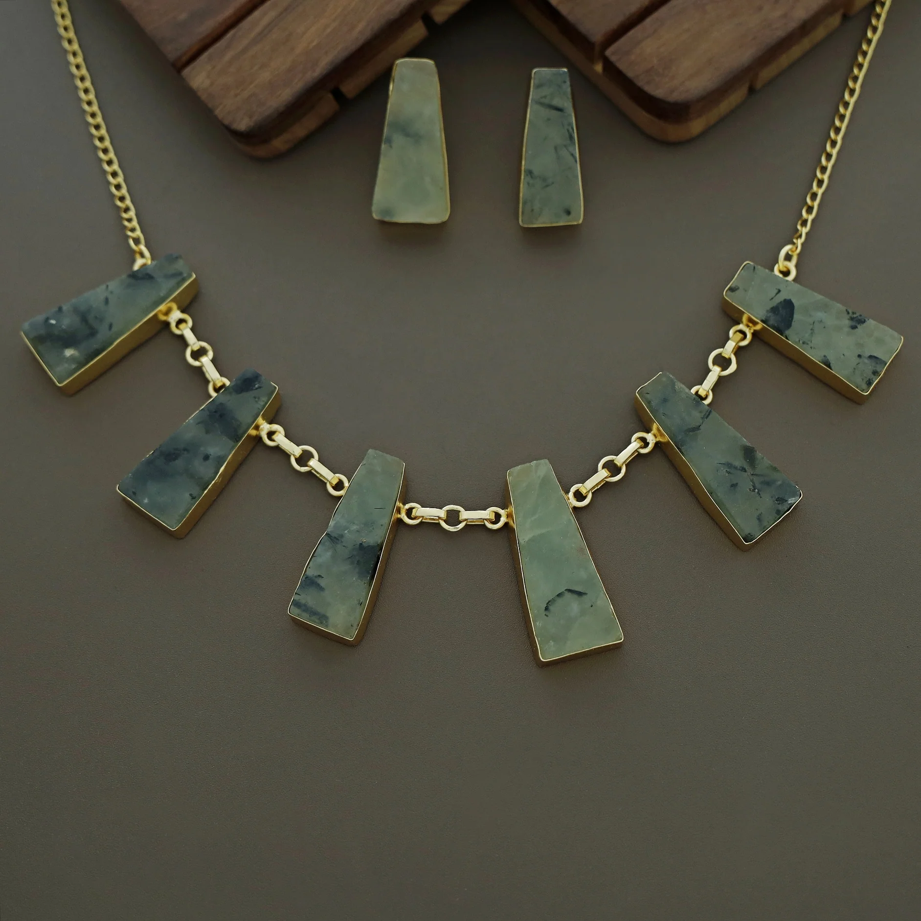 Seraphina 6 Raw Stone Neckpiece With Earring - Image 3