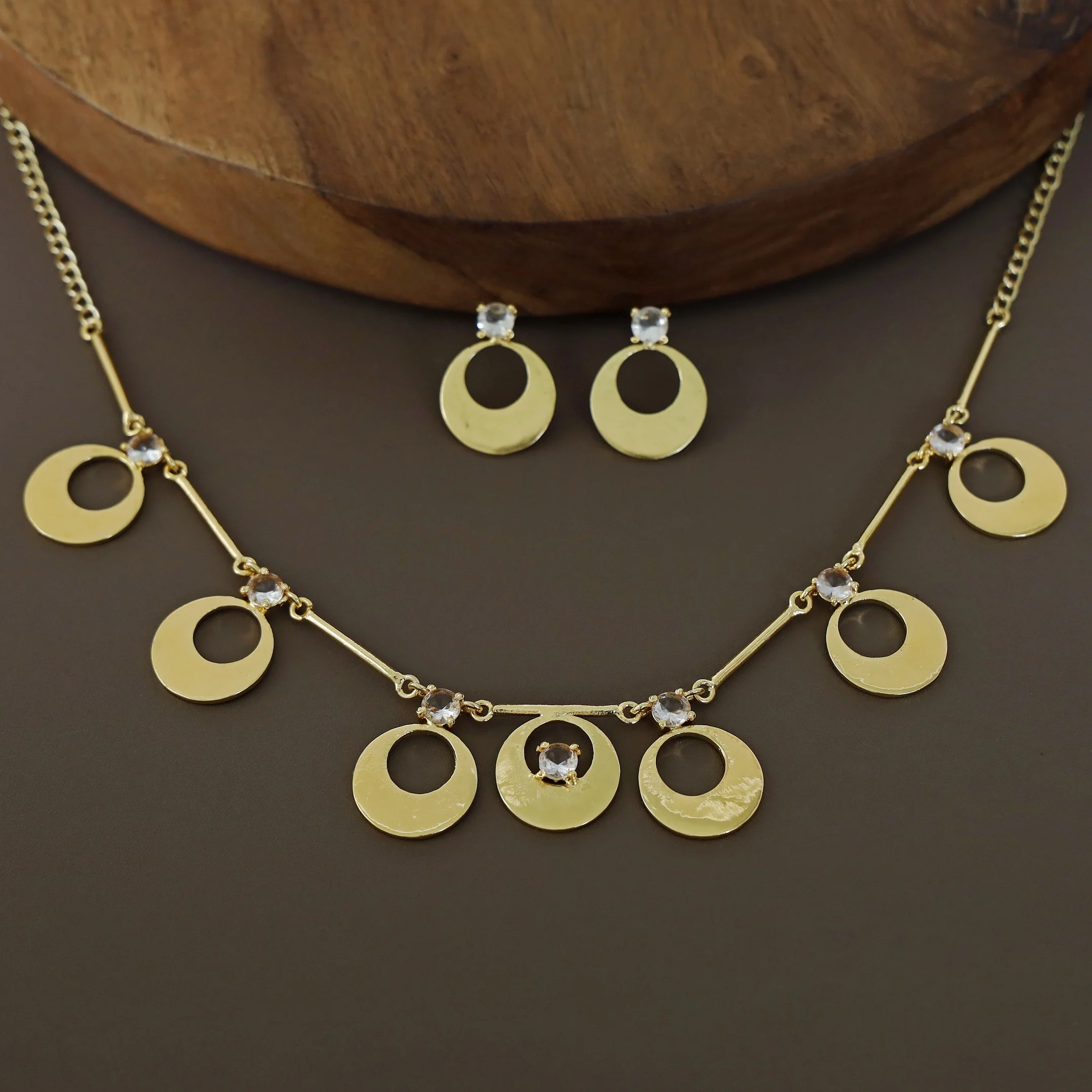 Serena Circle Glossy Neckpiece With Earring - Image 3