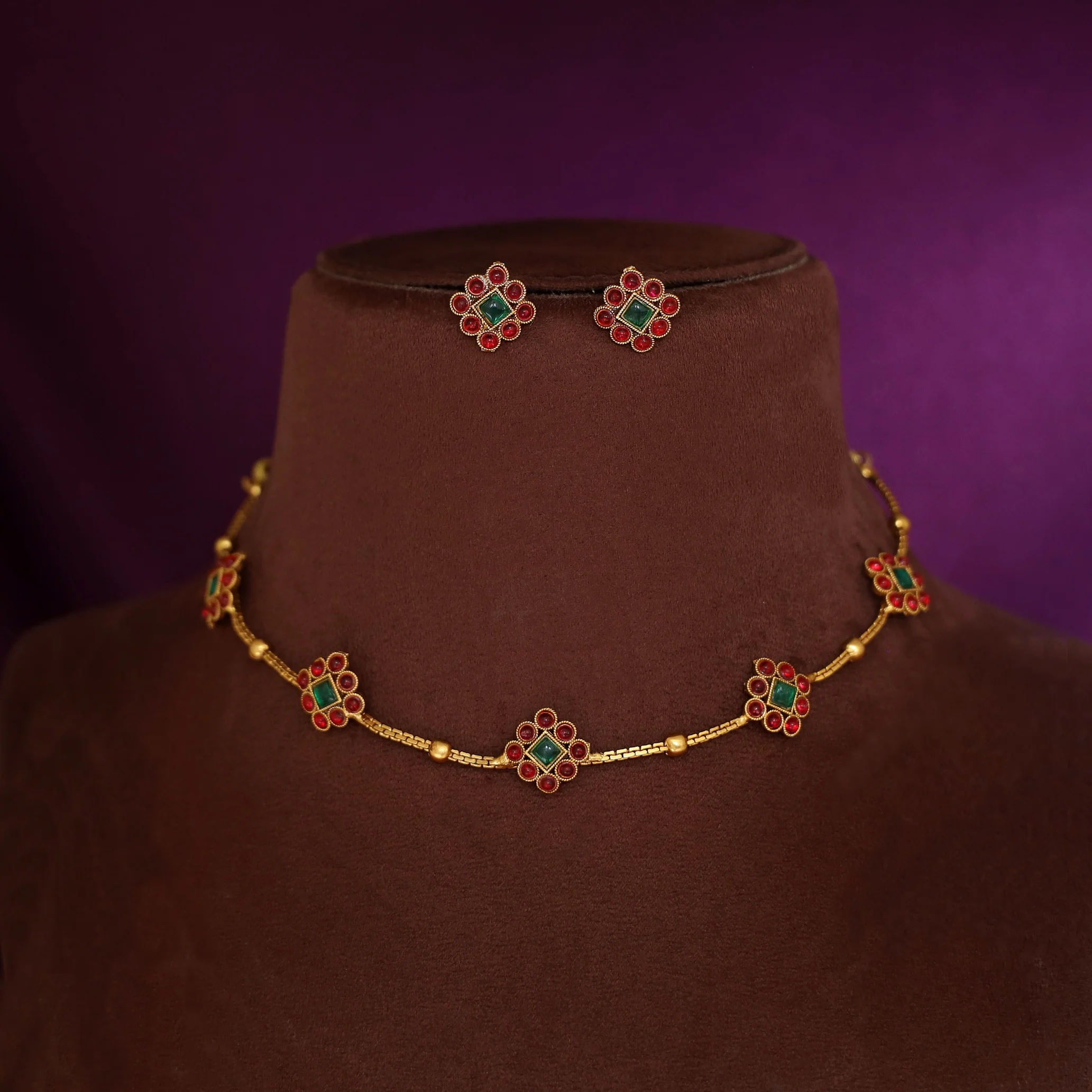 Shakti 5 Diamond Ball Short Neckpiece With Stud - Image 2