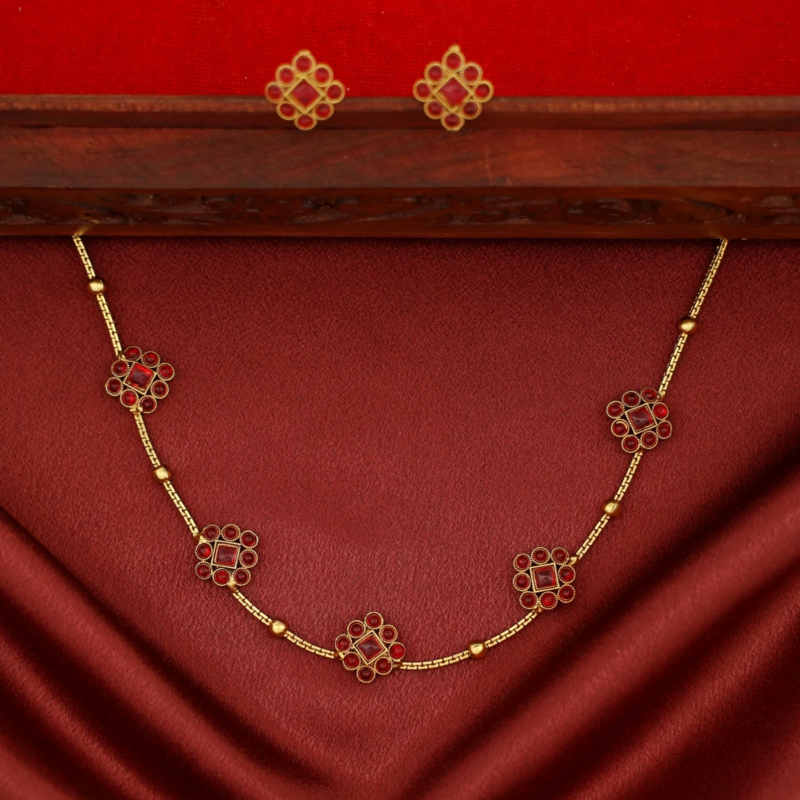 Shakti 5 Diamond Ball Short Neckpiece With Stud - Image 3