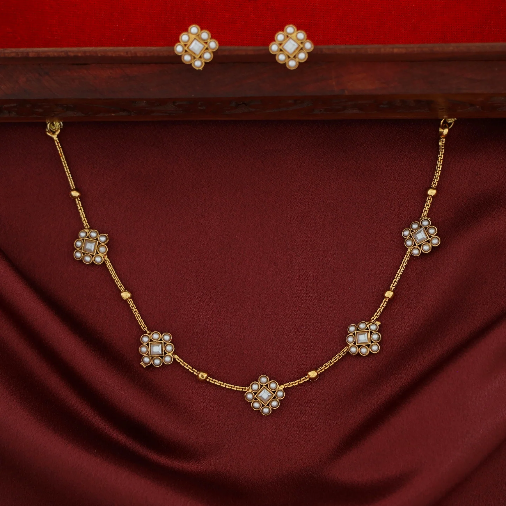 Shakti 5 Diamond Ball Short Neckpiece With Stud - Image 5