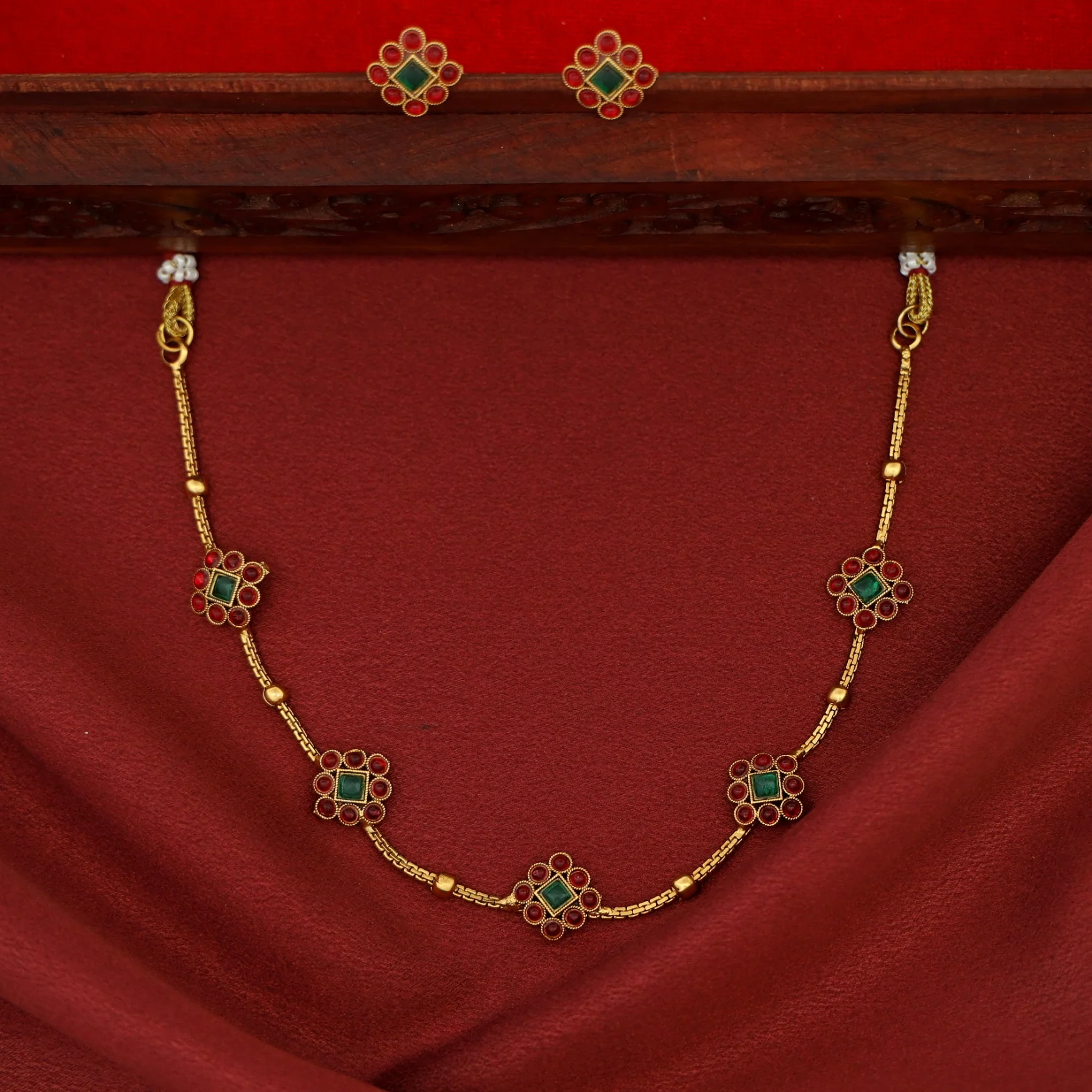 Shakti 5 Diamond Ball Short Neckpiece With Stud - Image 6