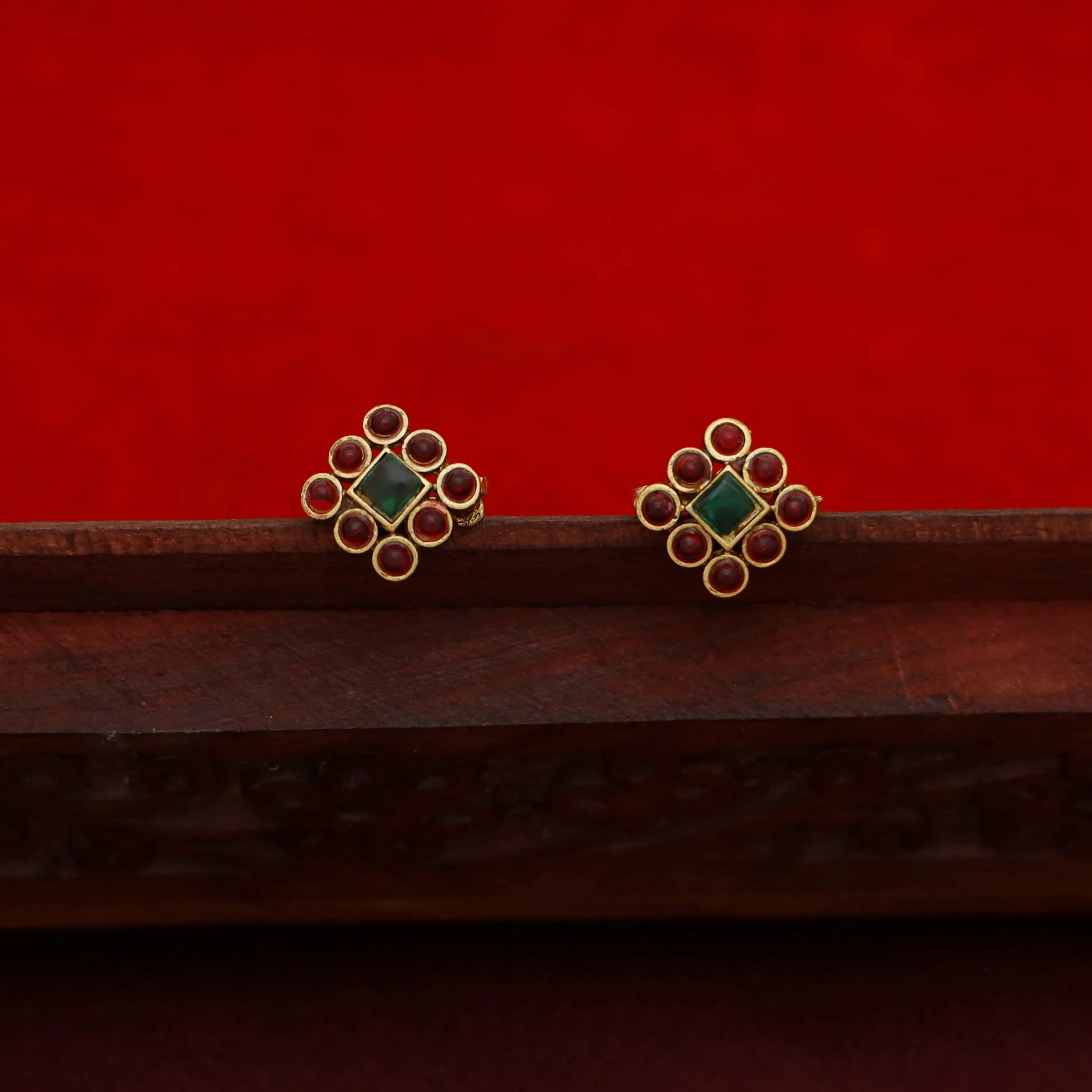 Shakti Diamond Golden Ball Choker With Stud - Image 7