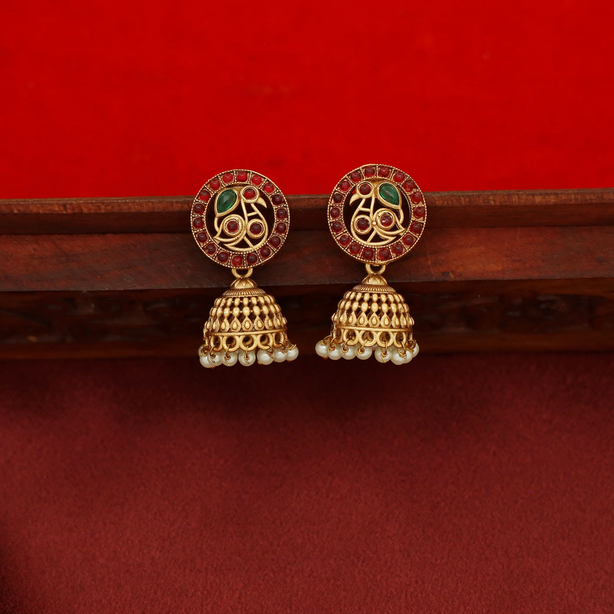 Shanavi Golden Mayura Pearl Short Neckpiece with Earring - Image 5