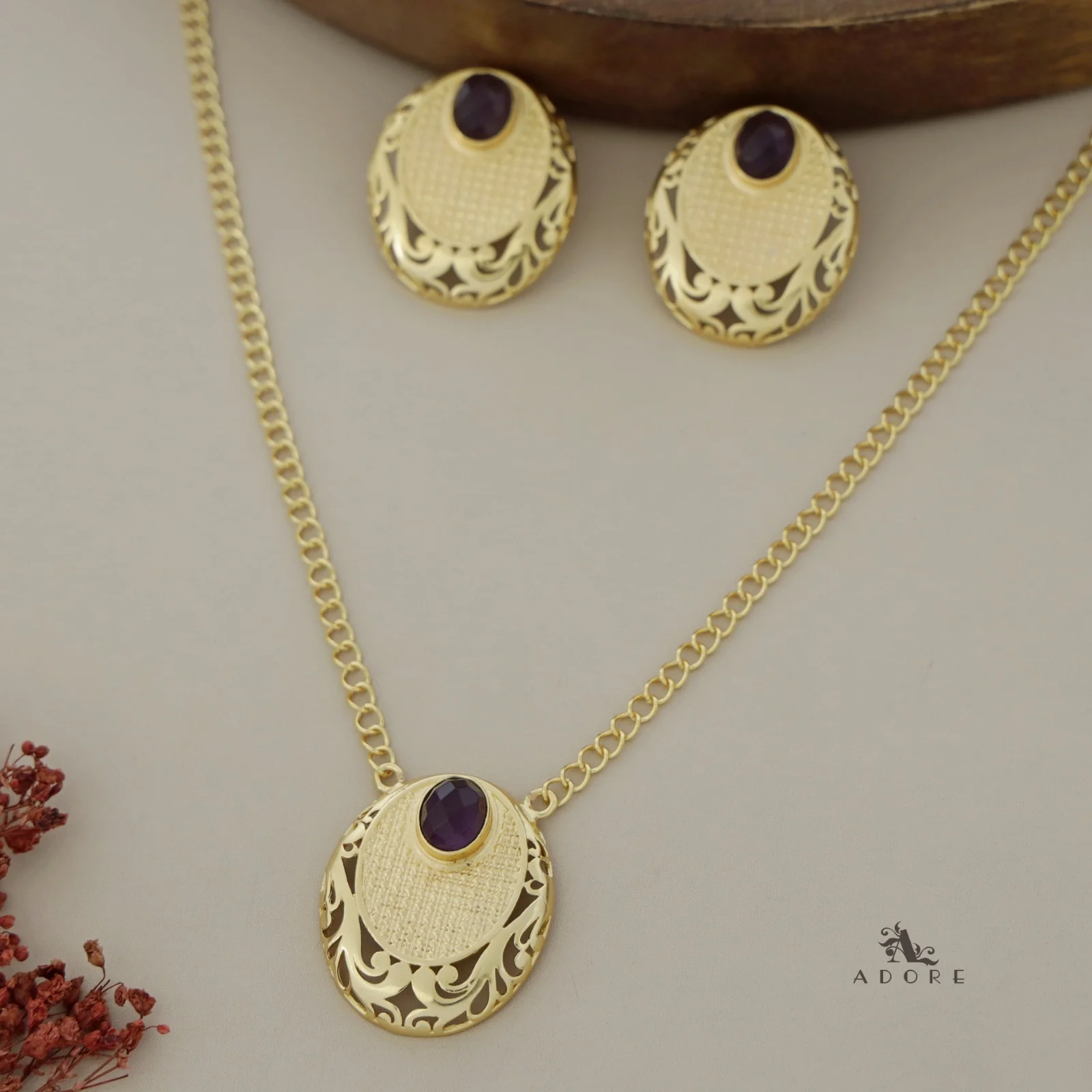 Shimzia Golden And Glossy Oval Neckpiece  With Earring - Image 5