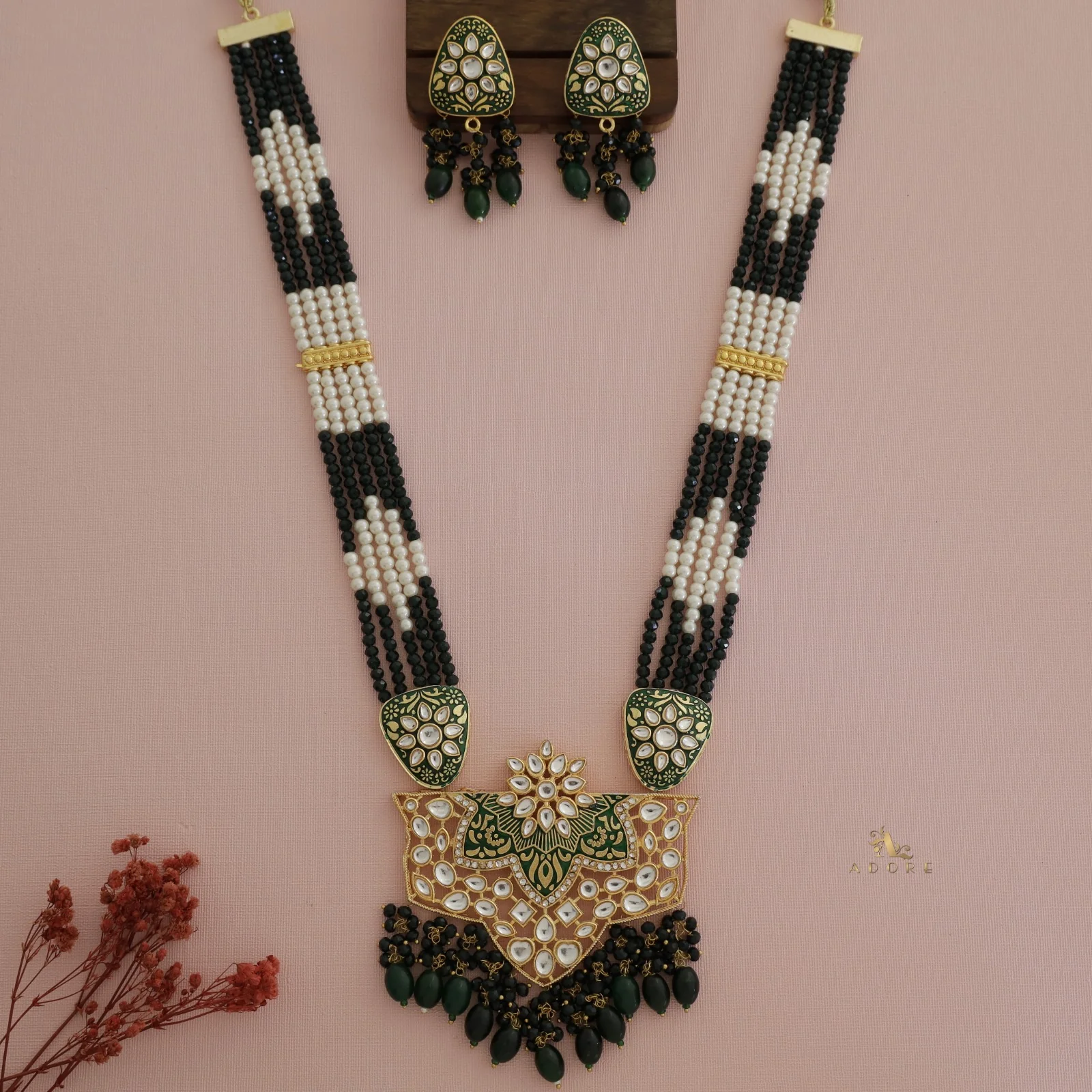 Shivangi Onyx  Kundan Neckpiece With Earring - Image 10