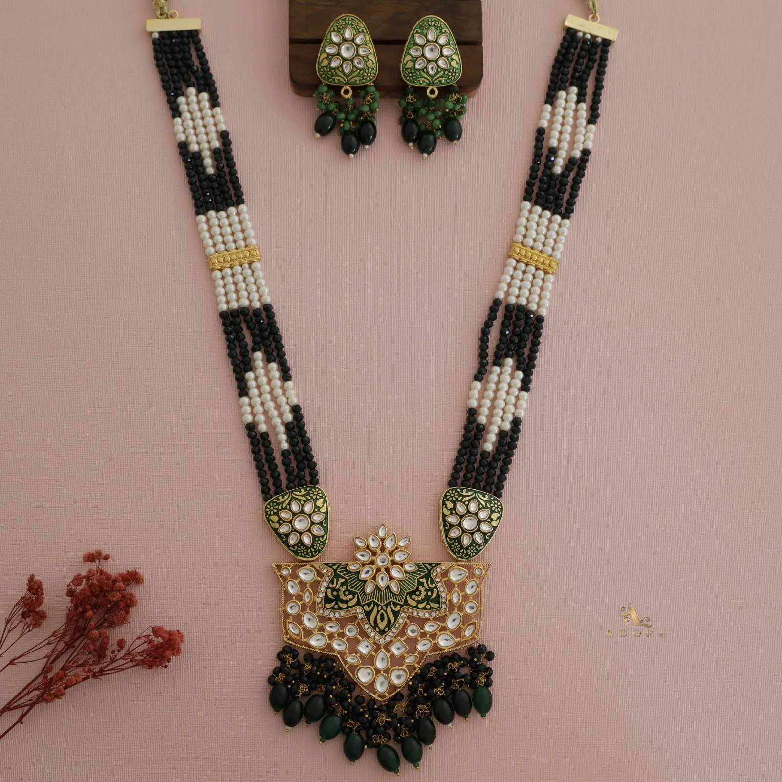Shivangi Onyx  Kundan Neckpiece With Earring - Image 12
