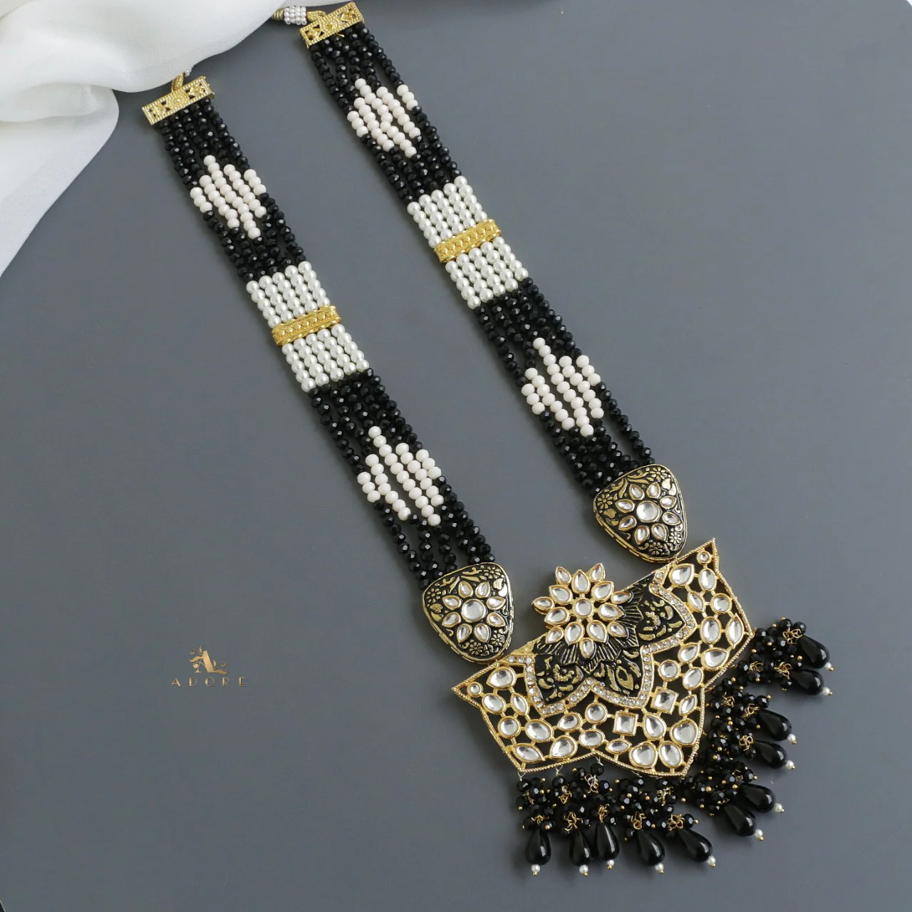 Shivangi Onyx  Kundan Neckpiece With Earring - Image 5