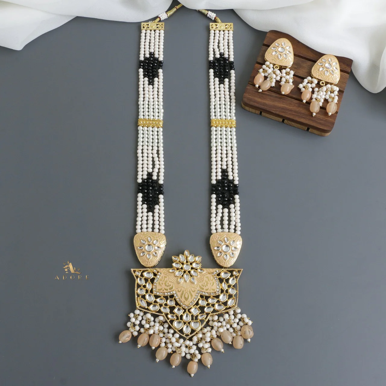 Shivangi Onyx  Kundan Neckpiece With Earring - Image 8