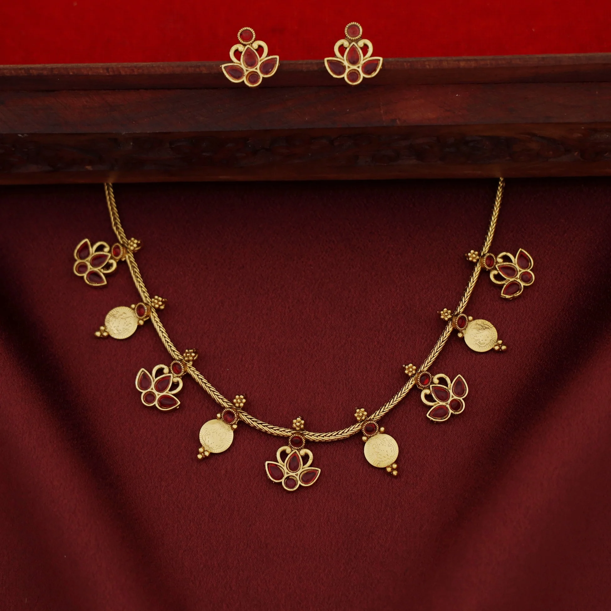 Shivanya Kashi Tri Petal Short Neckpiece with Earring - Image 2