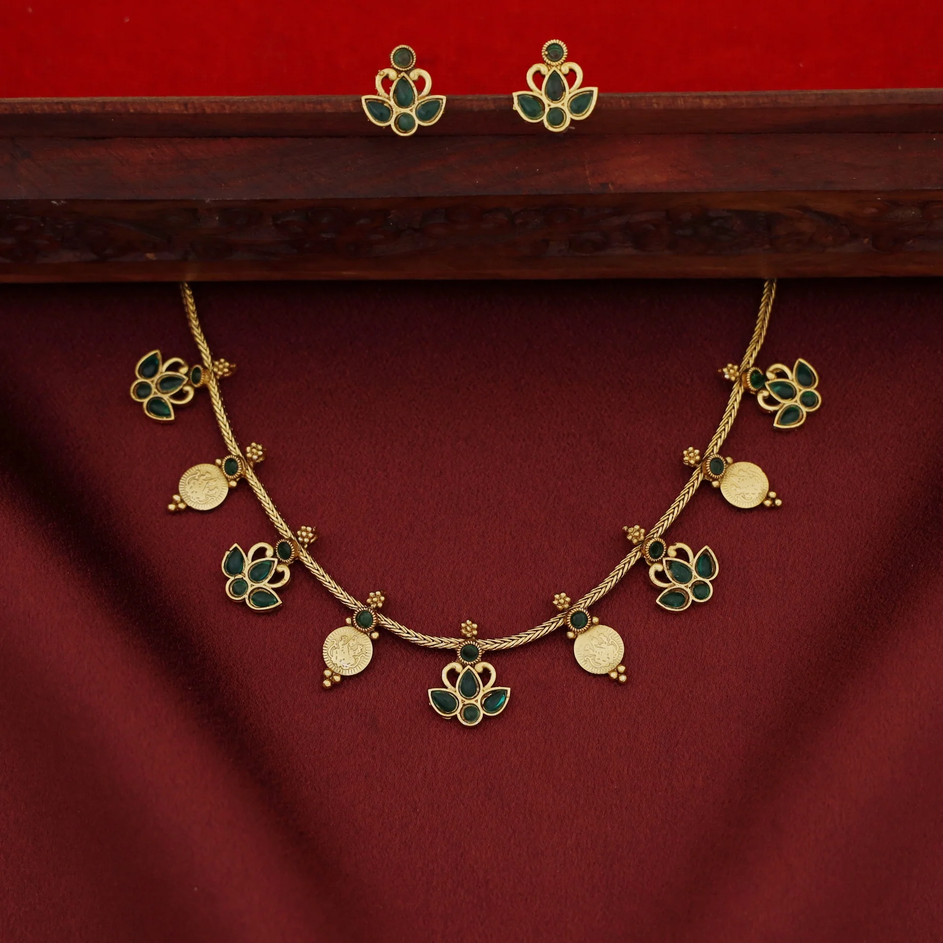 Shivanya Kashi Tri Petal Short Neckpiece with Earring - Image 3