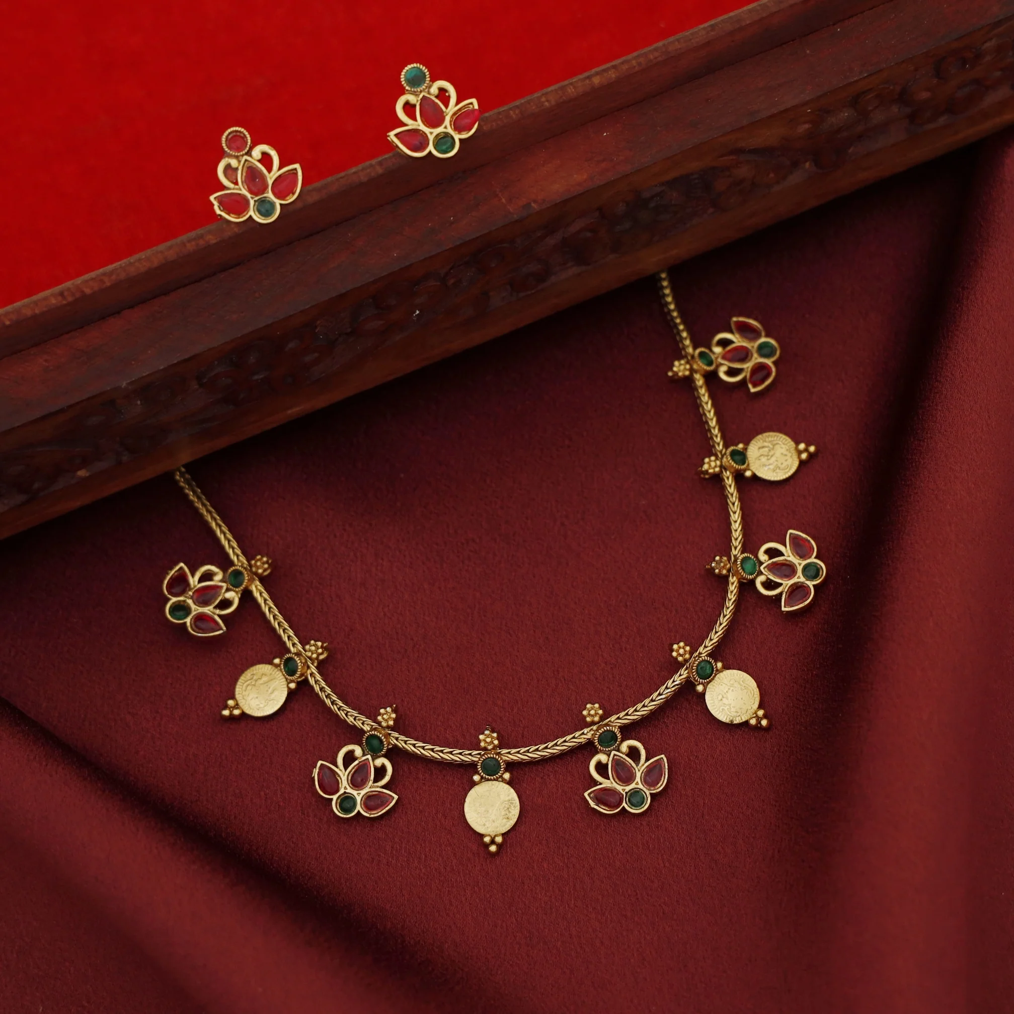 Shivanya Kashi Tri Petal Short Neckpiece with Earring - Image 4