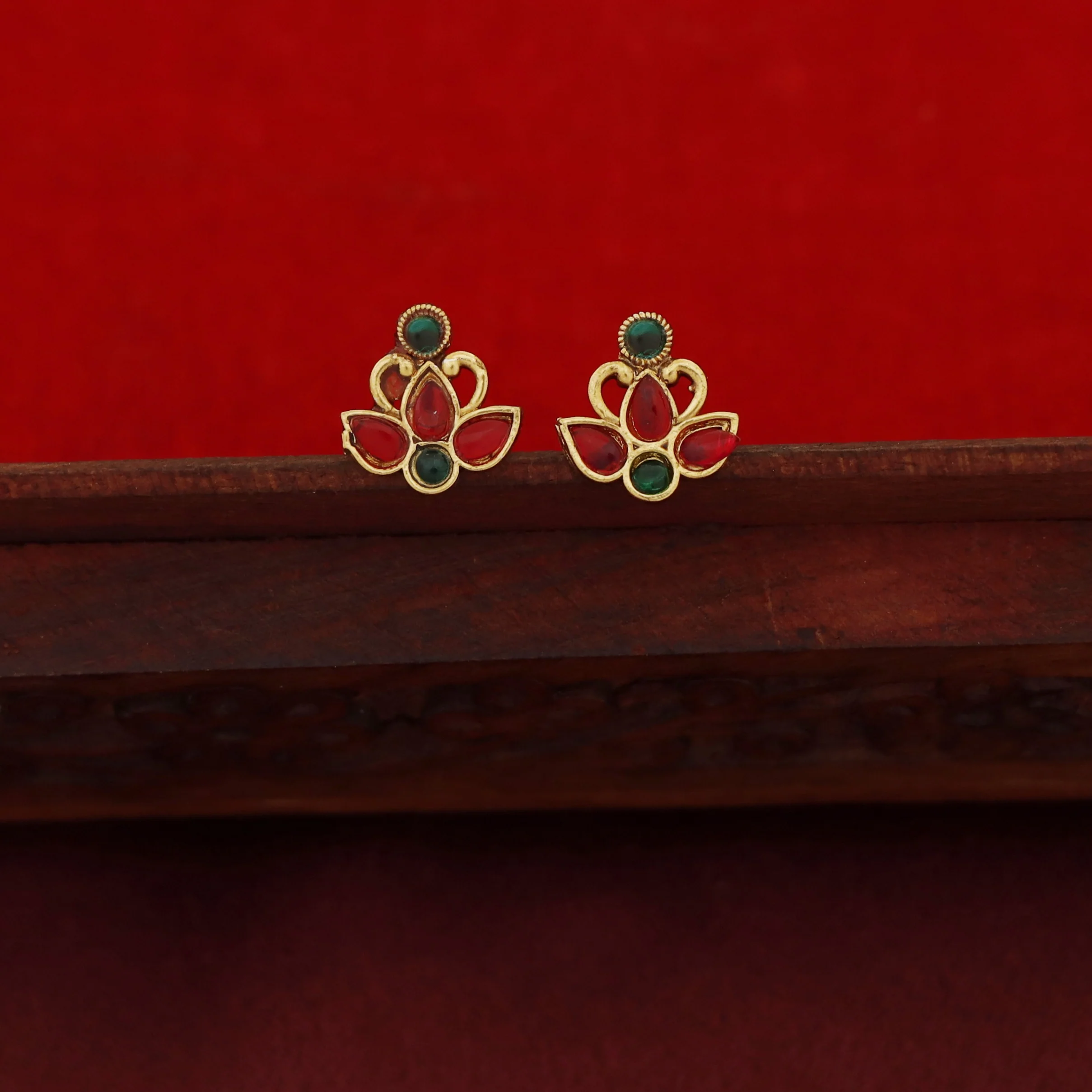 Shivanya Kashi Tri Petal Short Neckpiece with Earring - Image 5