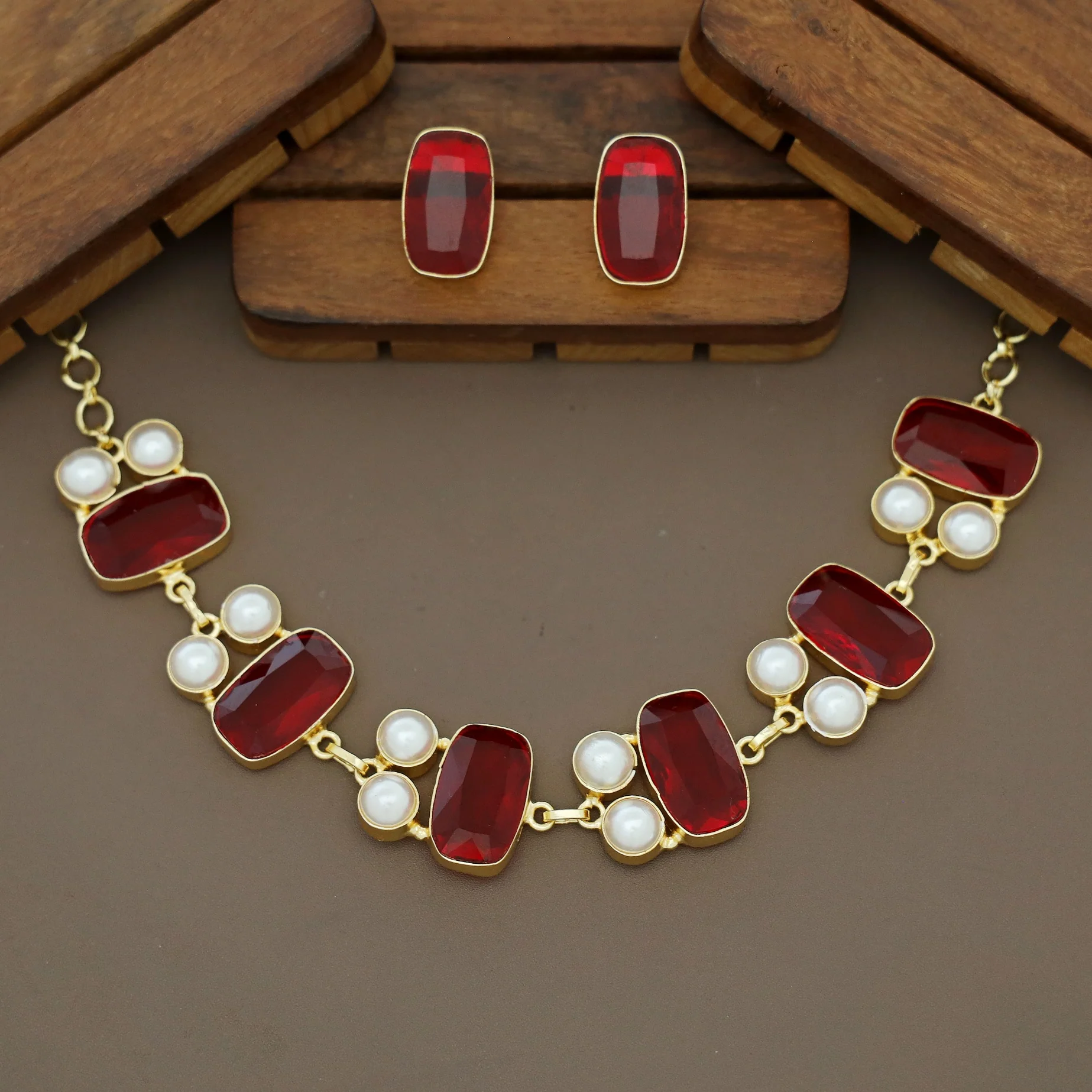Shiya Glossy Rectangle Pearl Choker / Short Neckpiece With Stud - Image 2