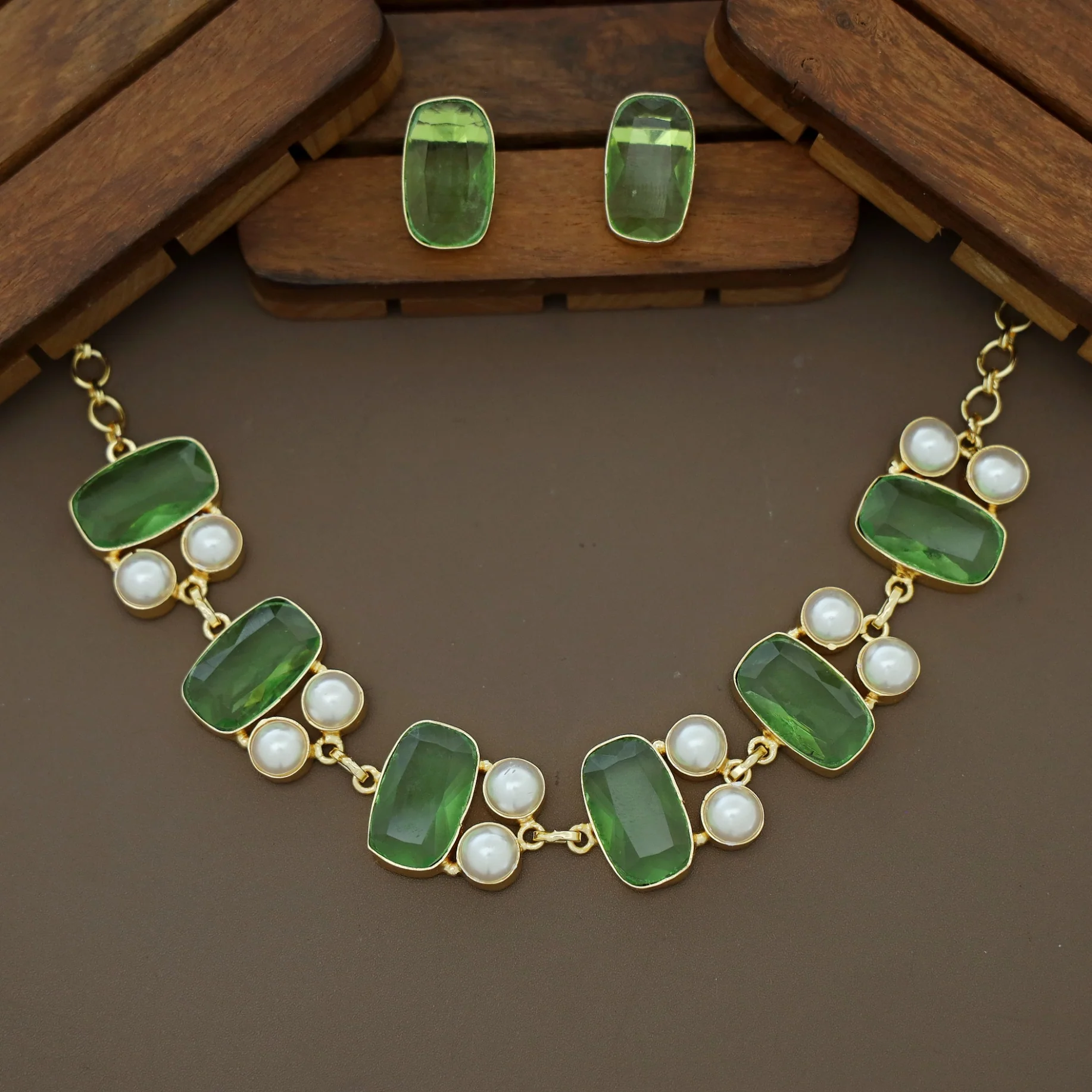 Shiya Glossy Rectangle Pearl Choker / Short Neckpiece With Stud - Image 3