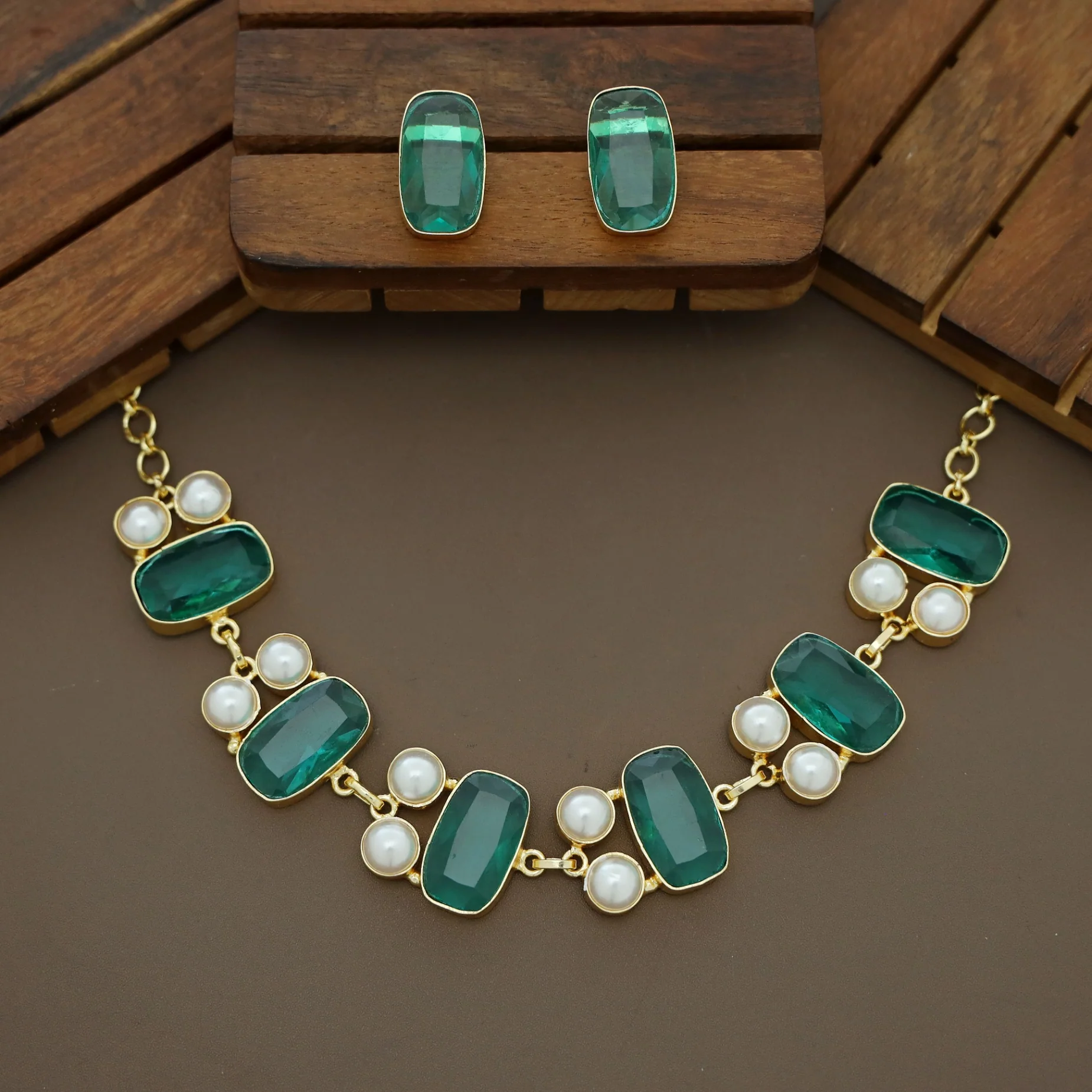 Shiya Glossy Rectangle Pearl Choker / Short Neckpiece With Stud - Image 8