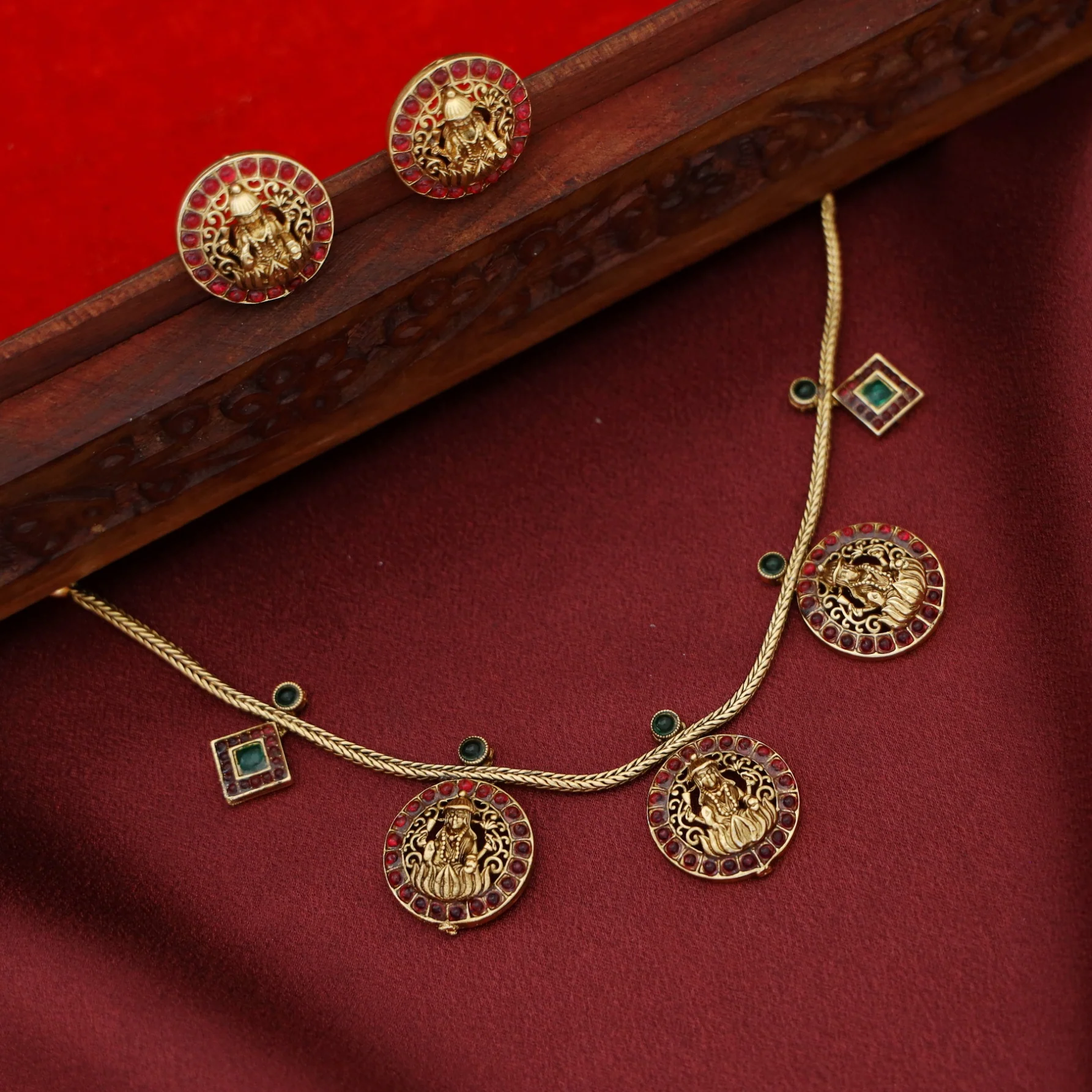 Shravya Tri Devi Kemp Stone Short Neckpiece With Earring - Image 3