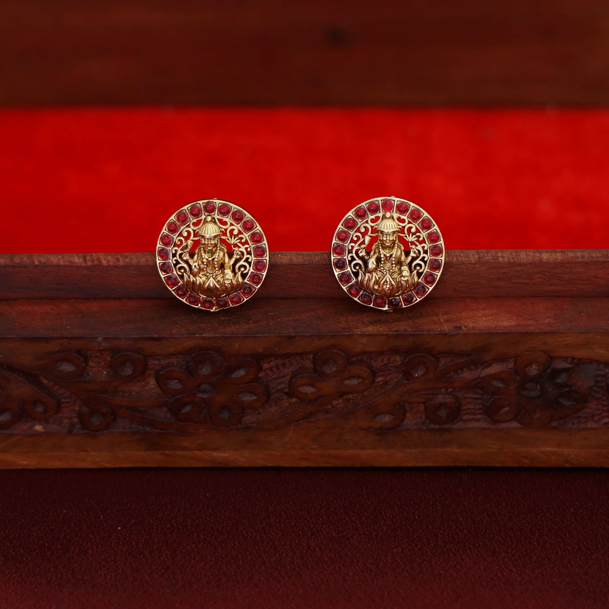 Shravya Tri Devi Kemp Stone Short Neckpiece With Earring - Image 4