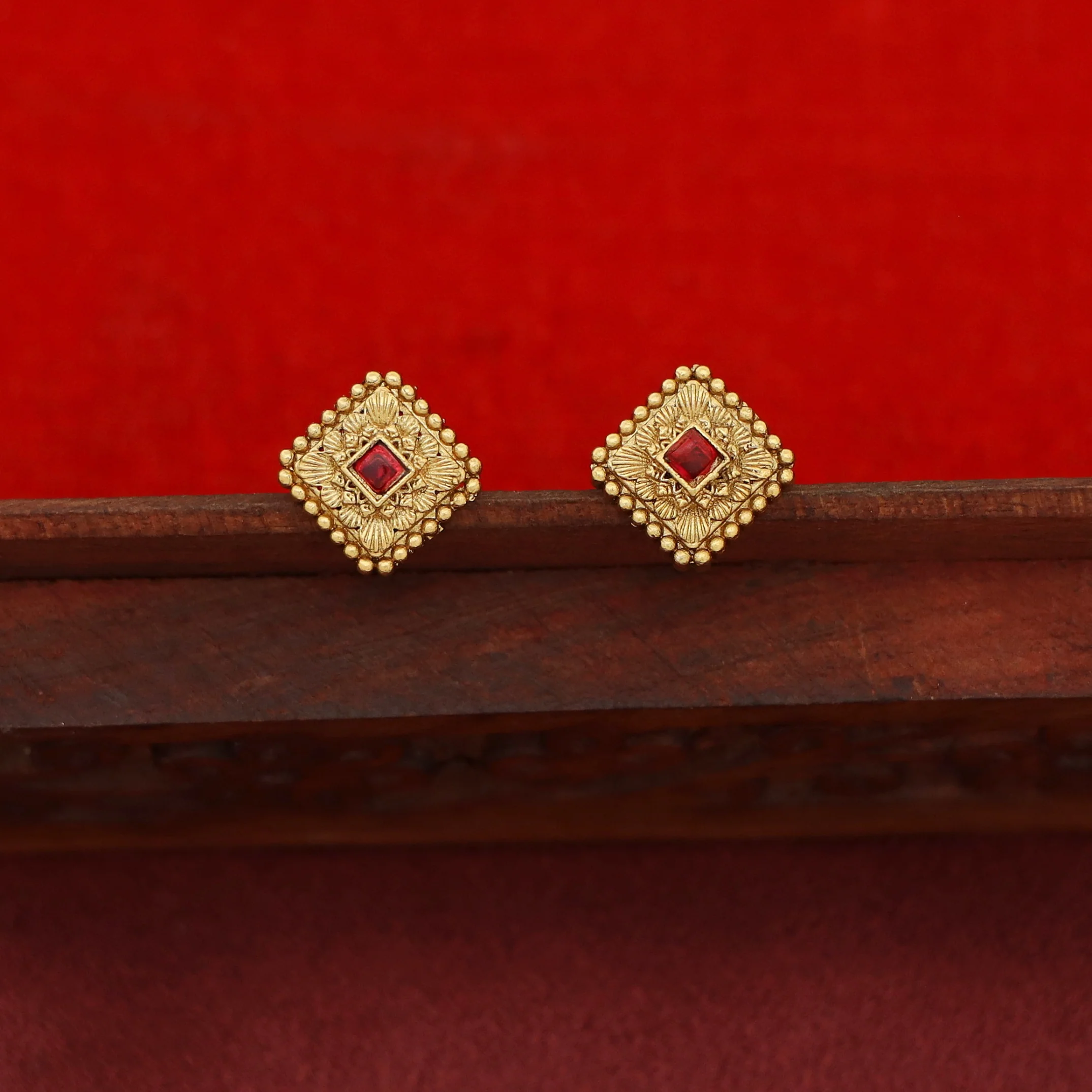 Shrisa Diamond Golden Ball Choker With Stud - Image 7