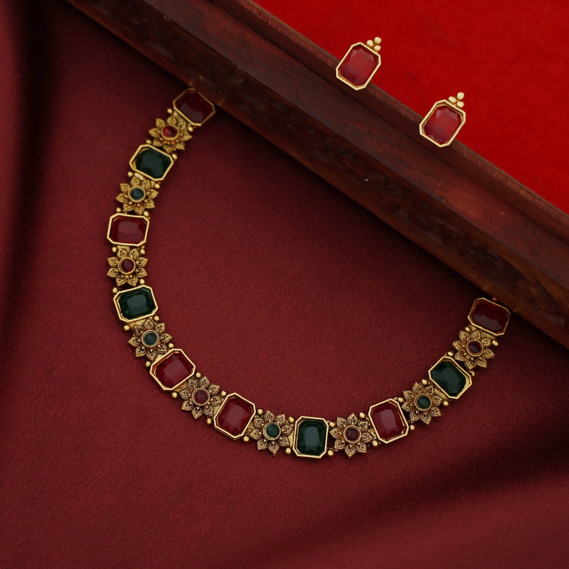 Shriya Flower Rectangle Short Neckpiece with Earring - Image 5