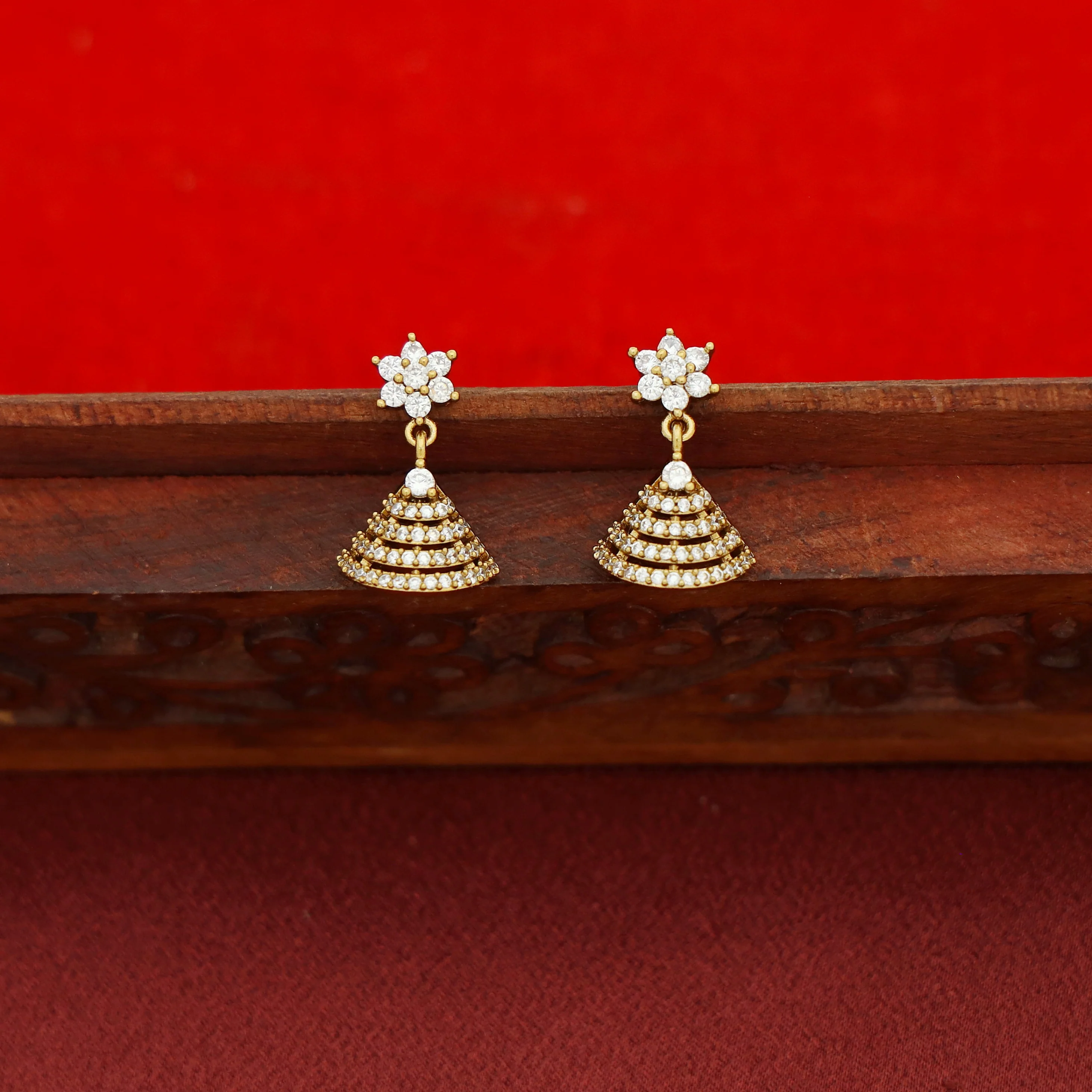 Shyama AD Stone Half Cone Mangalsutra With Earring - Image 5