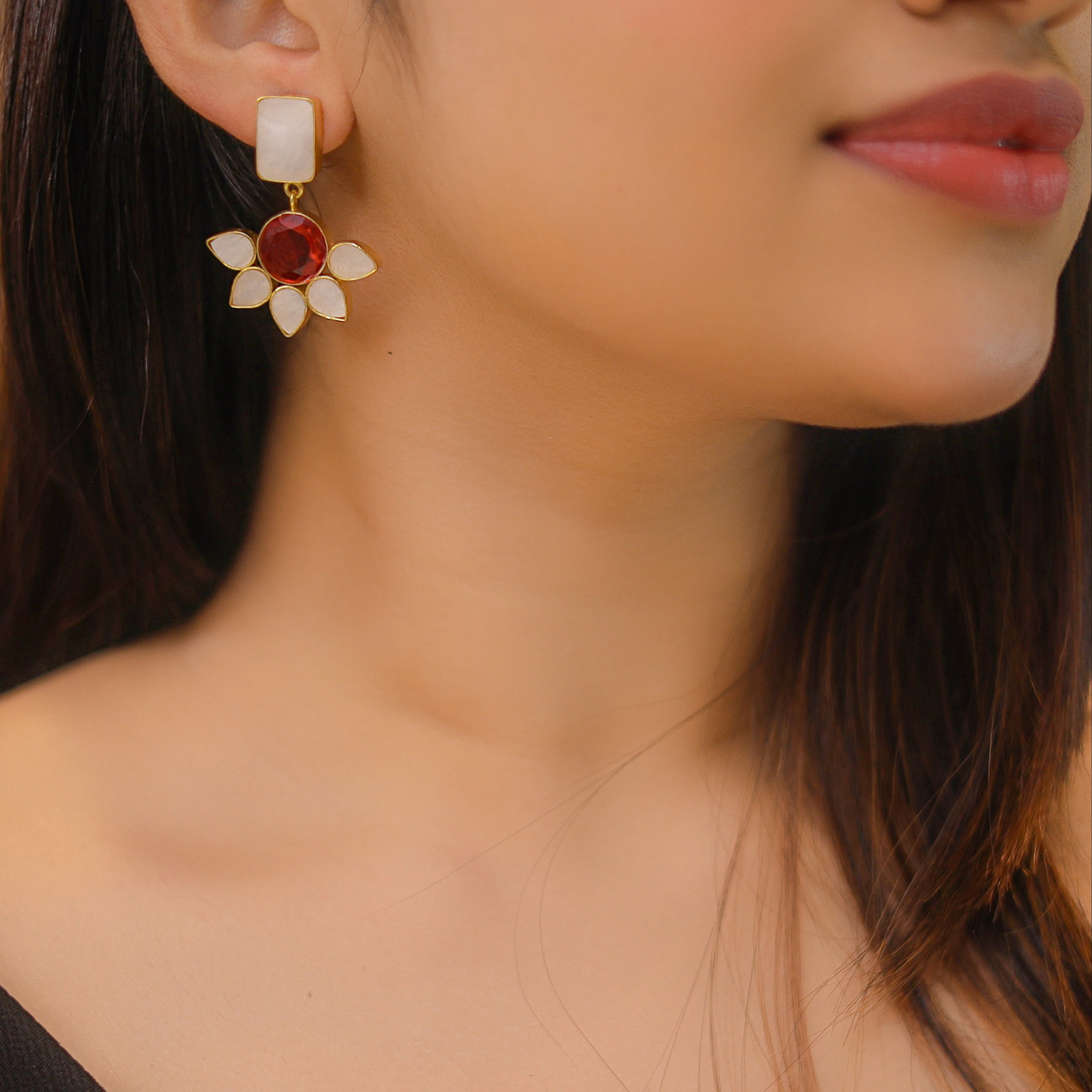 Sidra Glossy Round MOP Flower Earring - Image 9