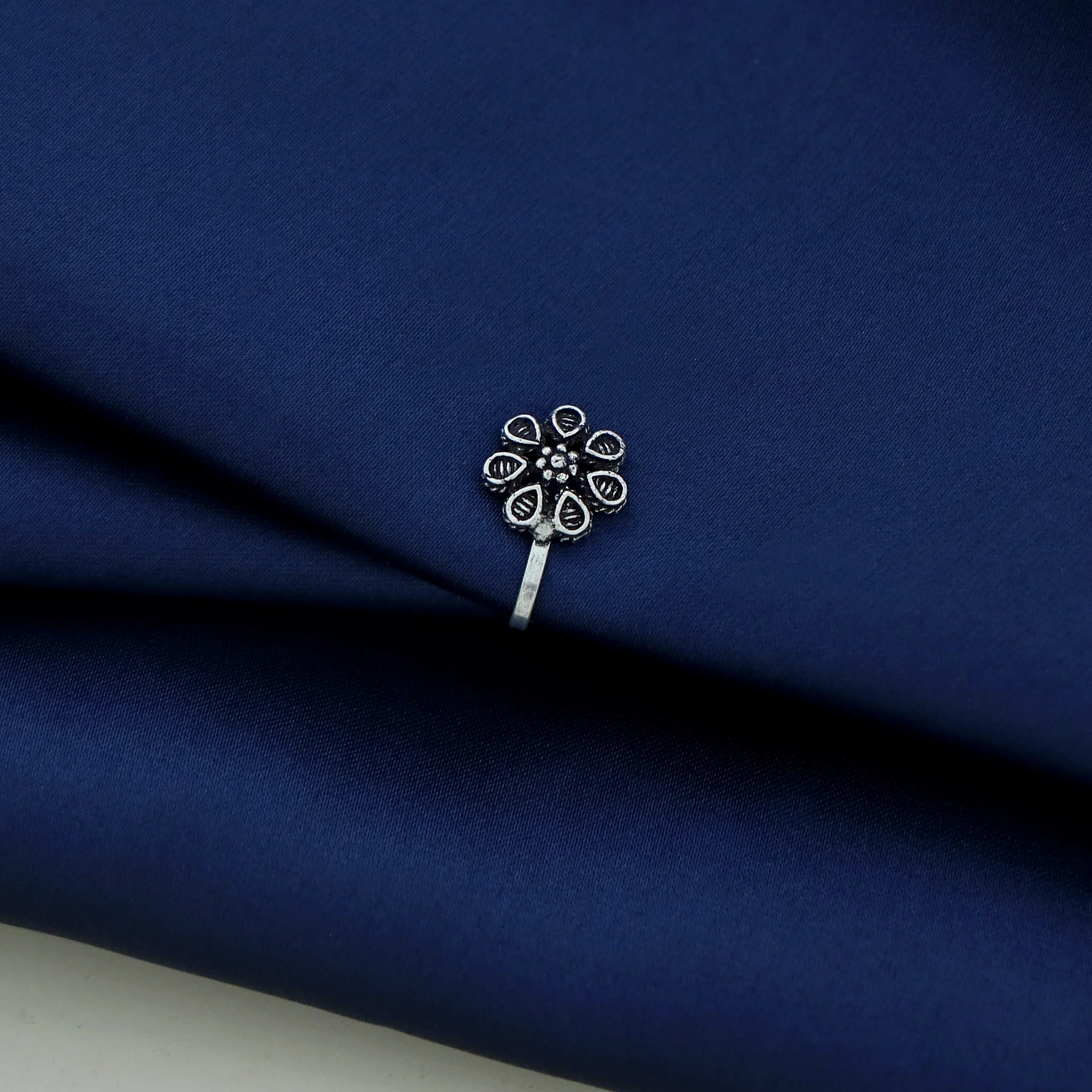 Tanaira Silver Nose Pin - Image 3