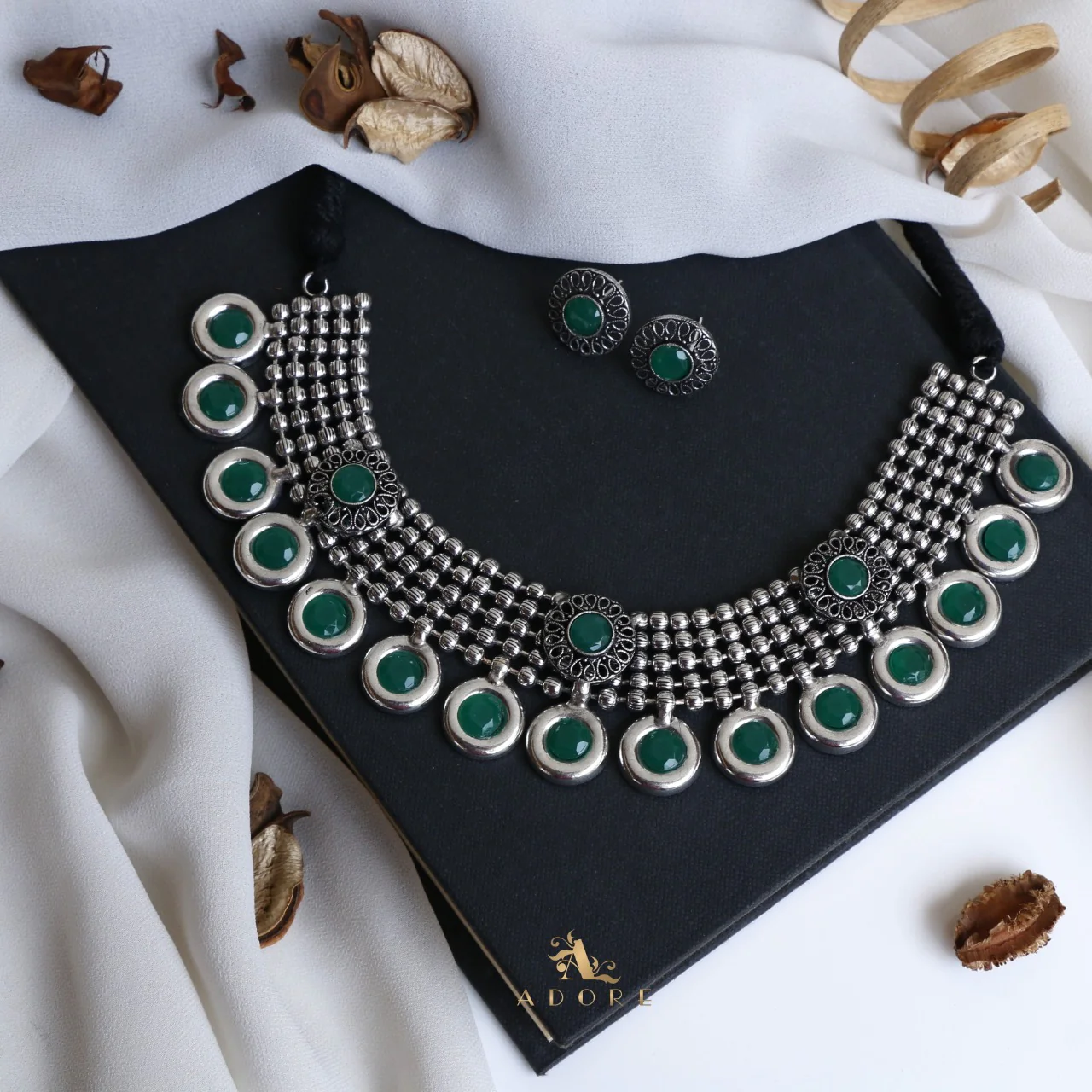 Silver Sagara Neckpiece With Stud - Image 10