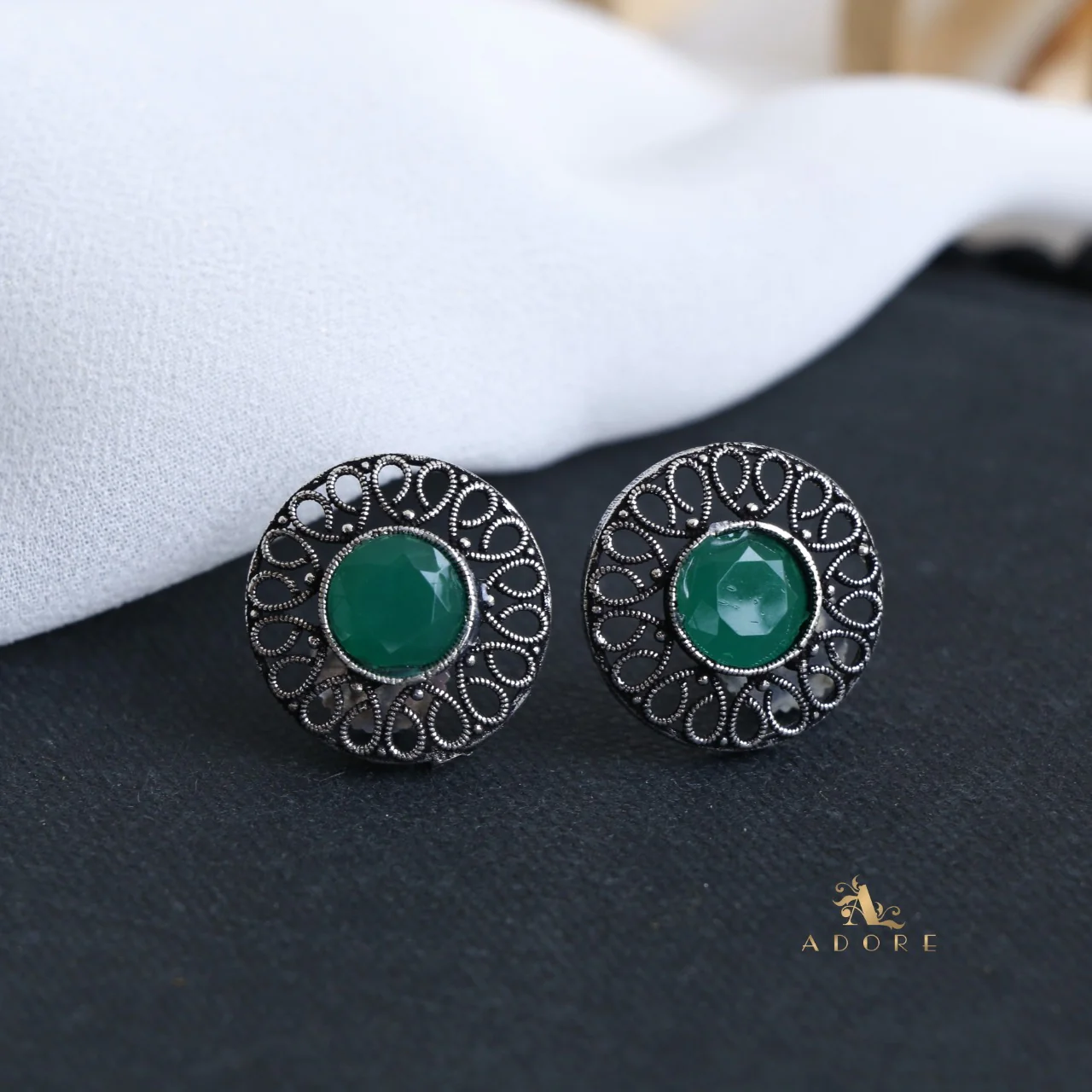 Silver Sagara Neckpiece With Stud - Image 12