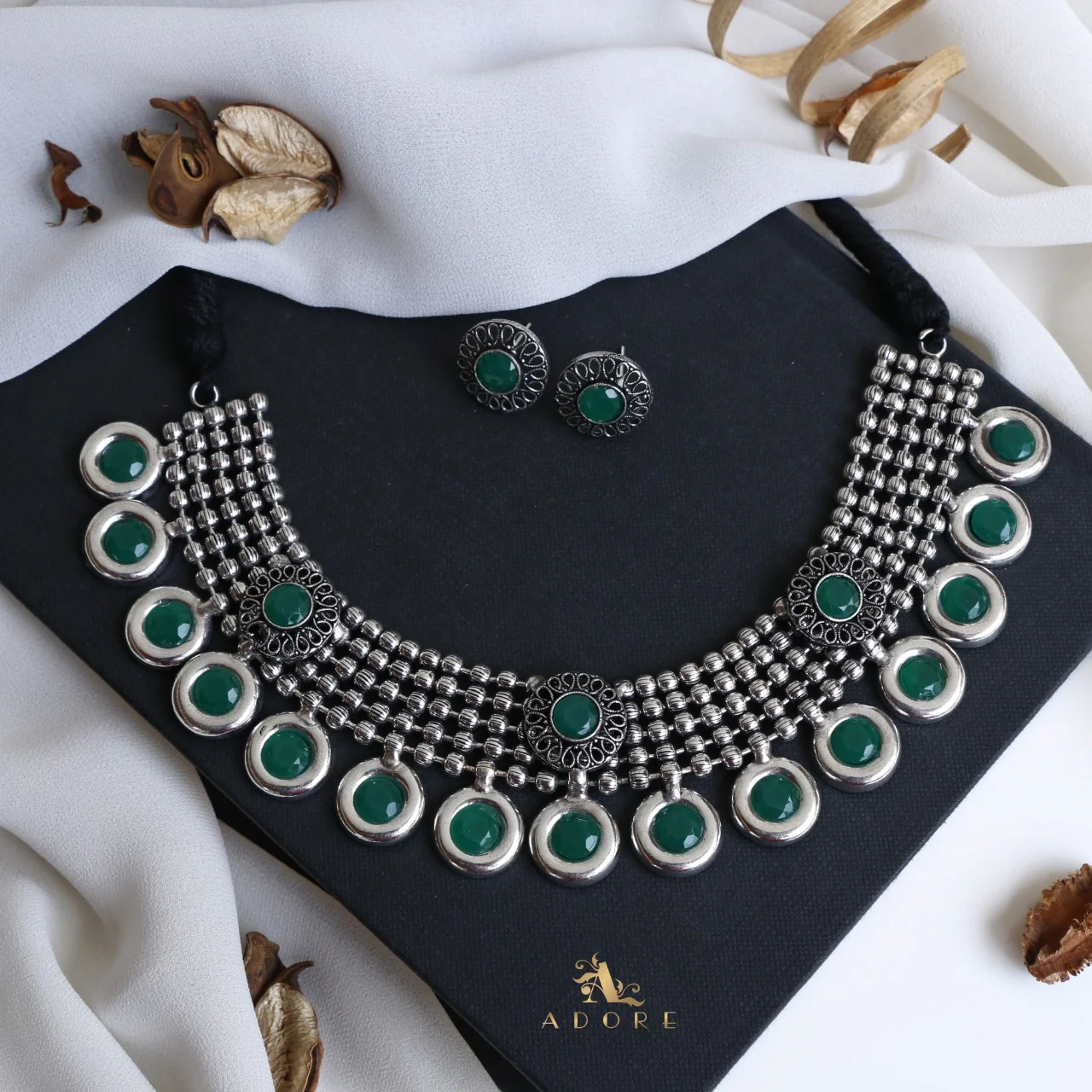 Silver Sagara Neckpiece With Stud - Image 13