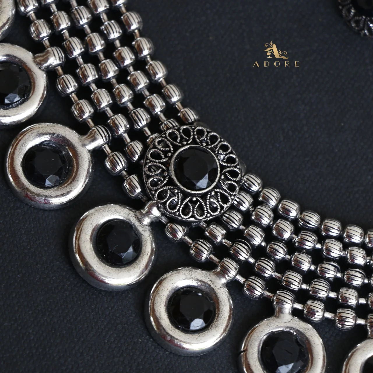 Silver Sagara Neckpiece With Stud - Image 8