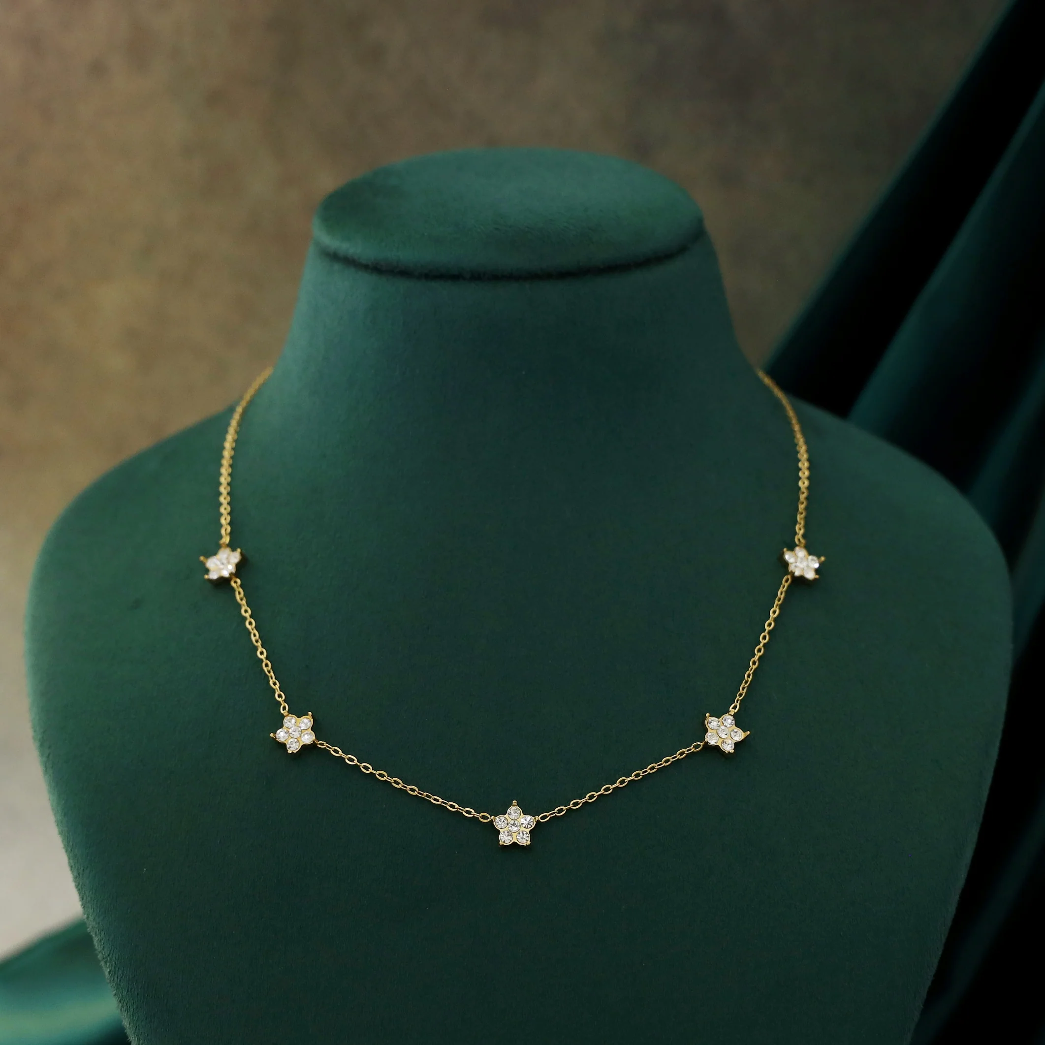 Sira 5 Flower Neckpiece - Image 2