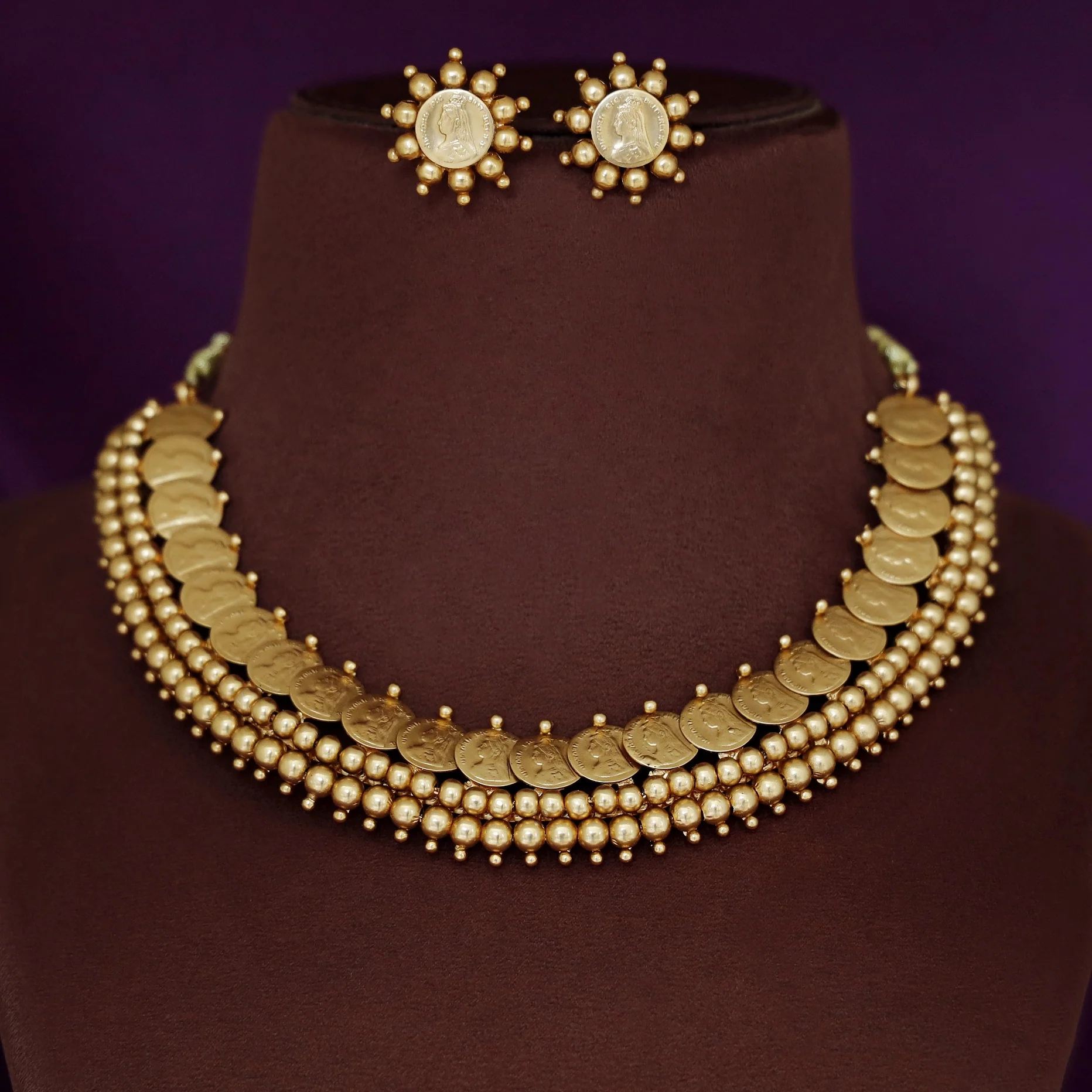 Sivarika Kashi Golden Ball Neckpiece With Stud - Image 2