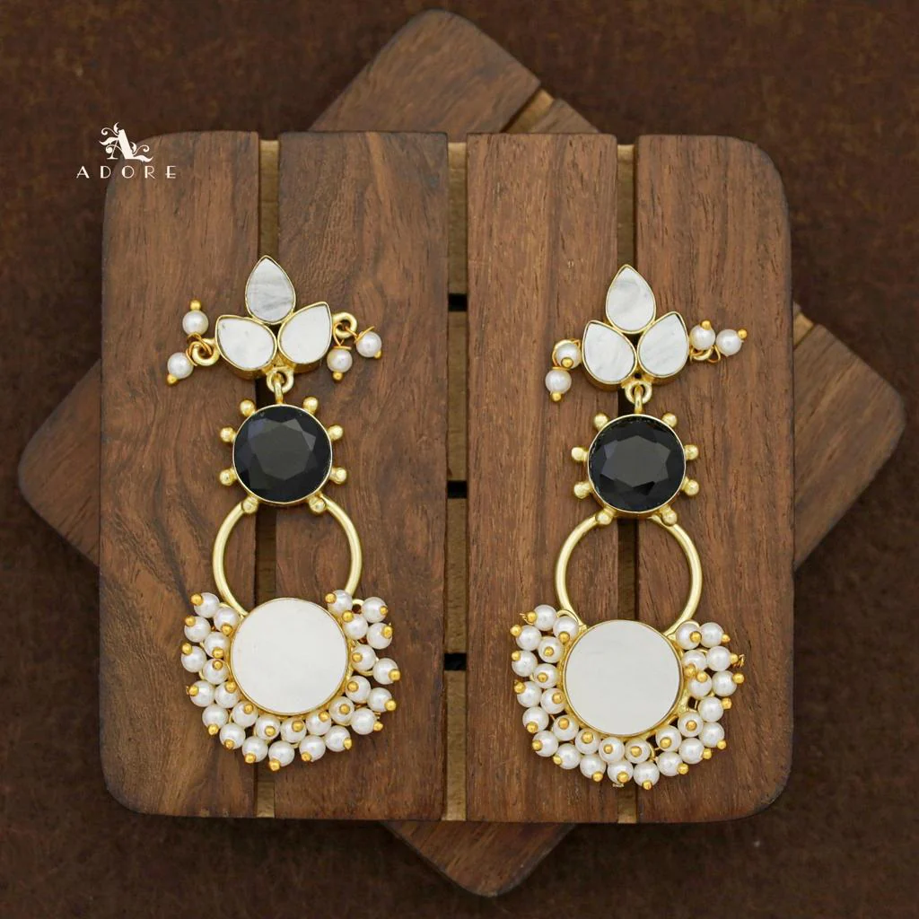 Siya Dotted MOP Cluster Pearl Earring - Image 11