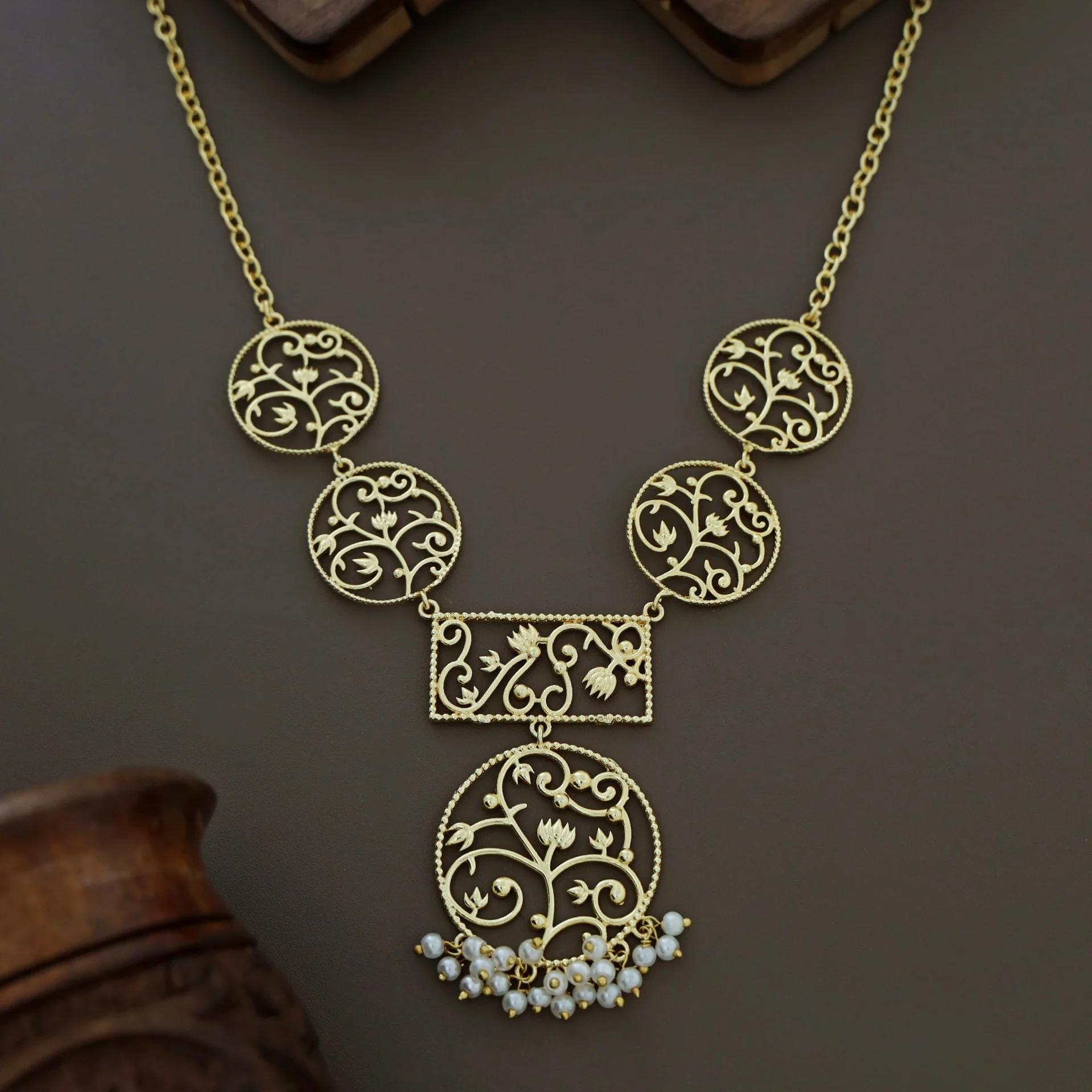 Sohaniya Amaltaas Cluster Pearl Neckpiece - Image 3