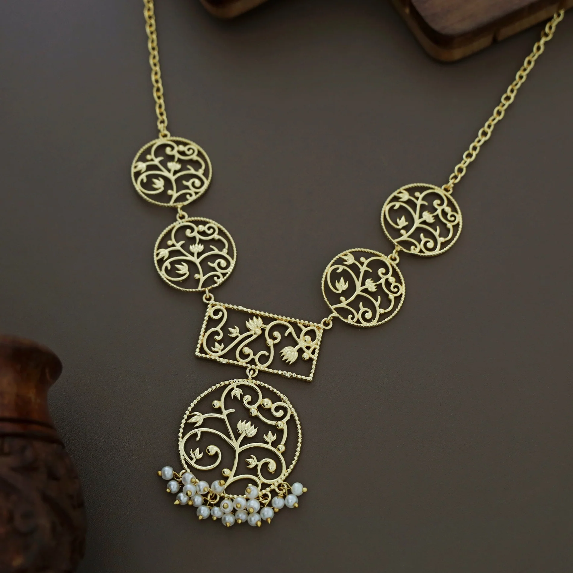 Sohaniya Amaltaas Cluster Pearl Neckpiece - Image 4