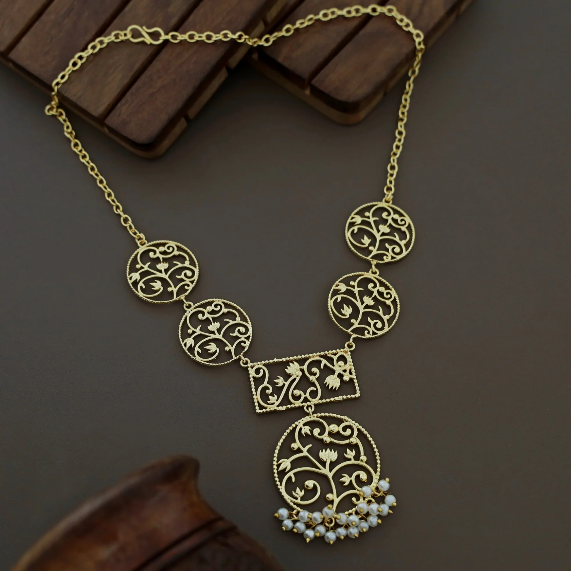 Sohaniya Amaltaas Cluster Pearl Neckpiece - Image 5