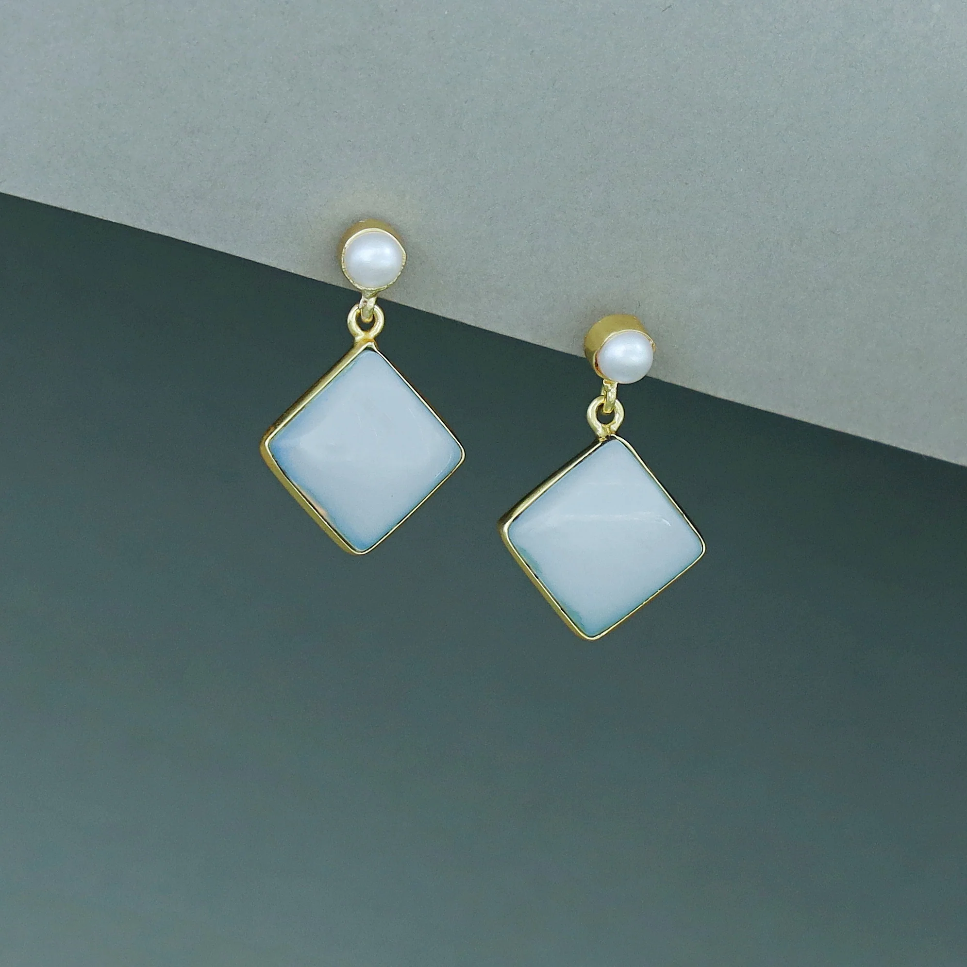 Sonia Golden Pearl Earring - Image 7