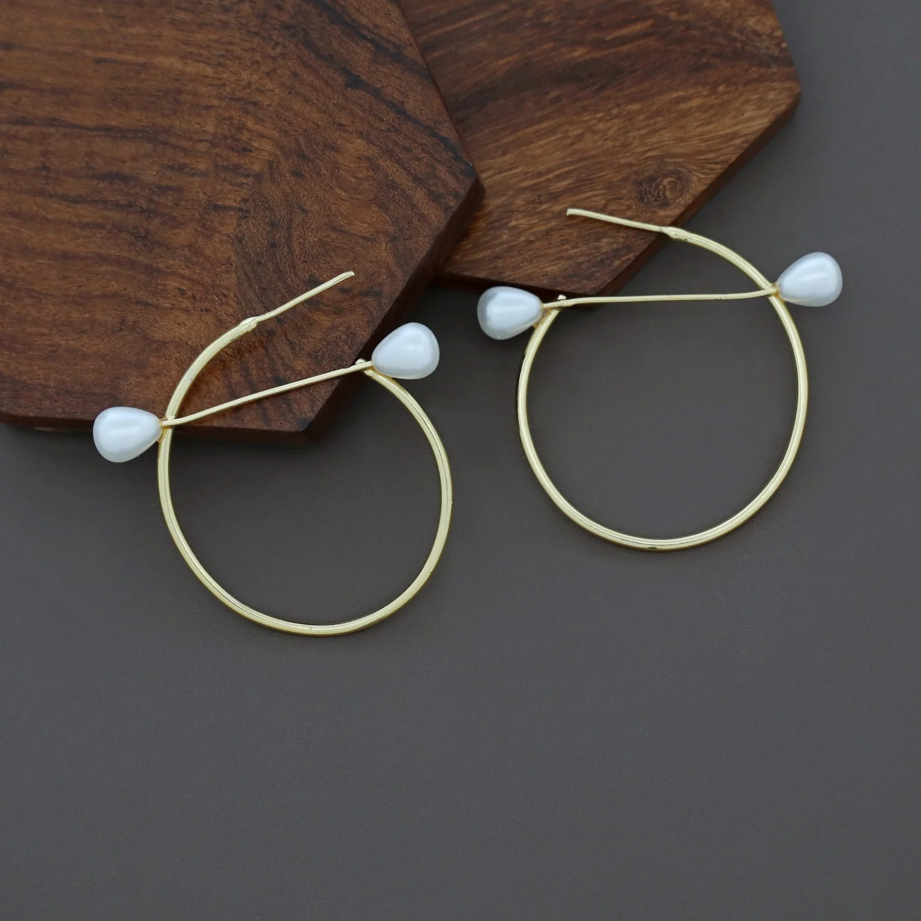Sosha Golden Dual Pearl Hoop Earring - Image 3