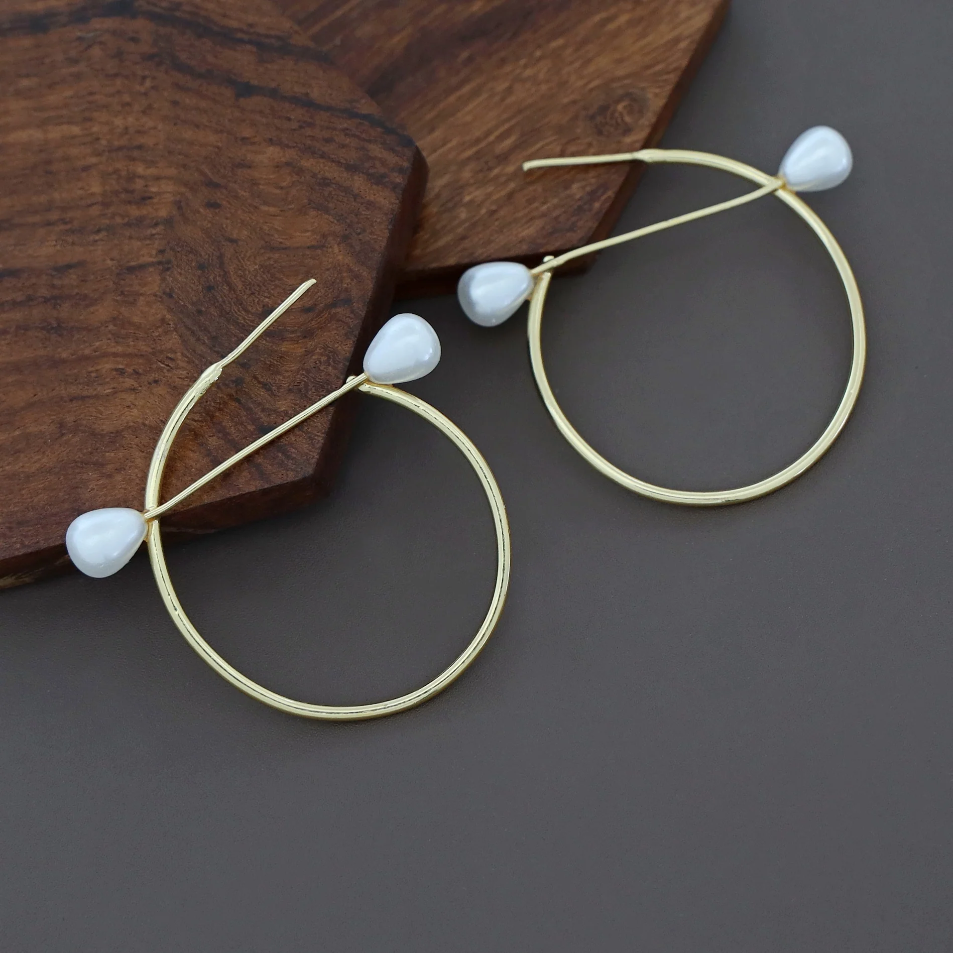 Sosha Golden Dual Pearl Hoop Earring - Image 4