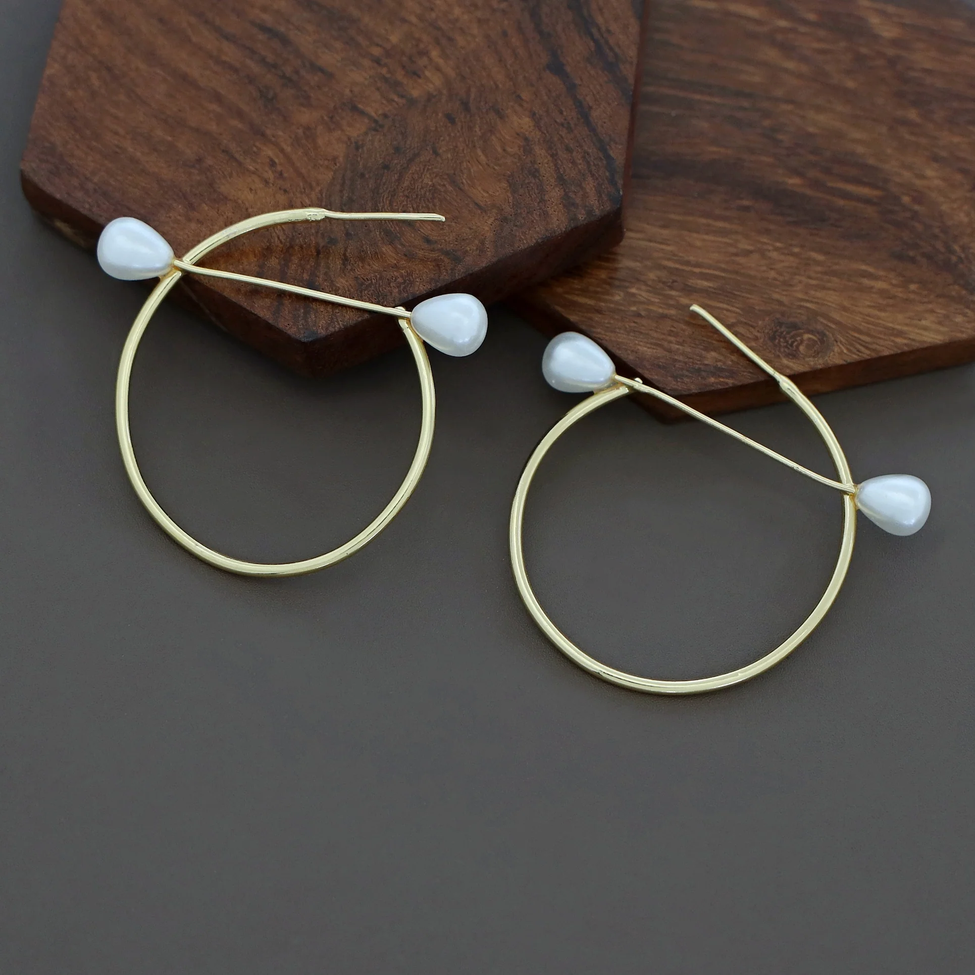 Sosha Golden Dual Pearl Hoop Earring - Image 5