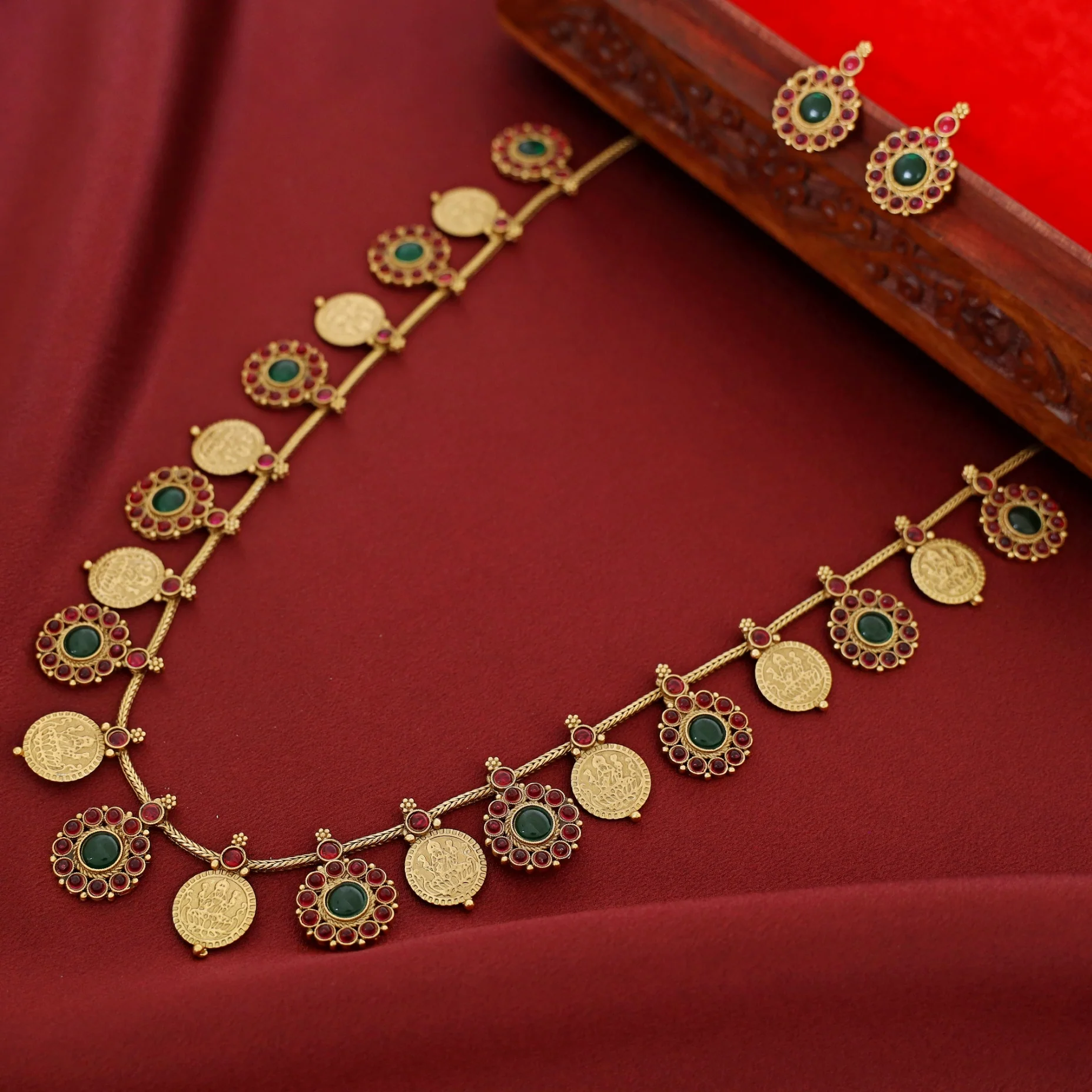 Sreelekha Floral Kashi Long Neckpiece With Earring - Image 4