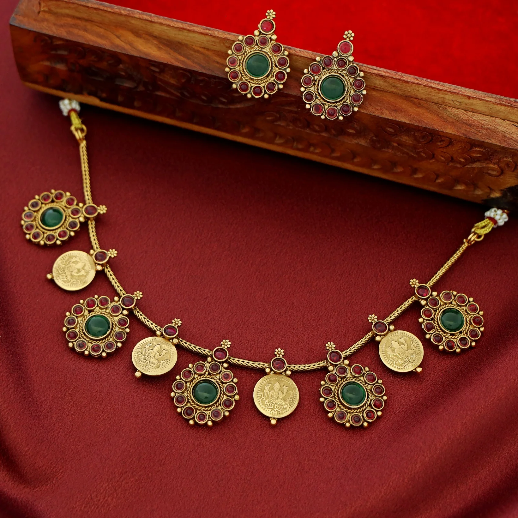 Sreelekha Floral Kashi Short Neckpiece With Earring - Image 7