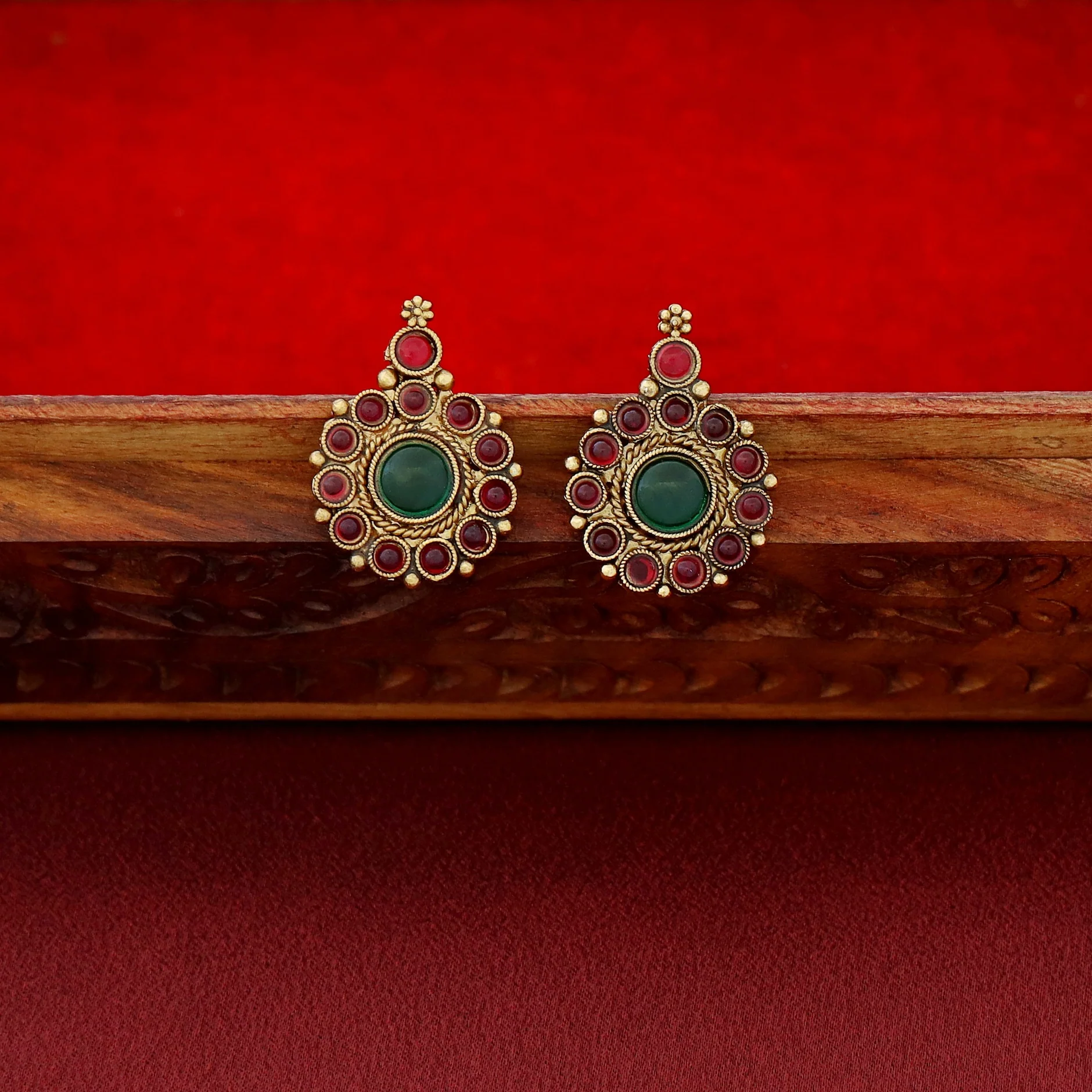Sreelekha Floral Kashi Short Neckpiece With Earring - Image 8