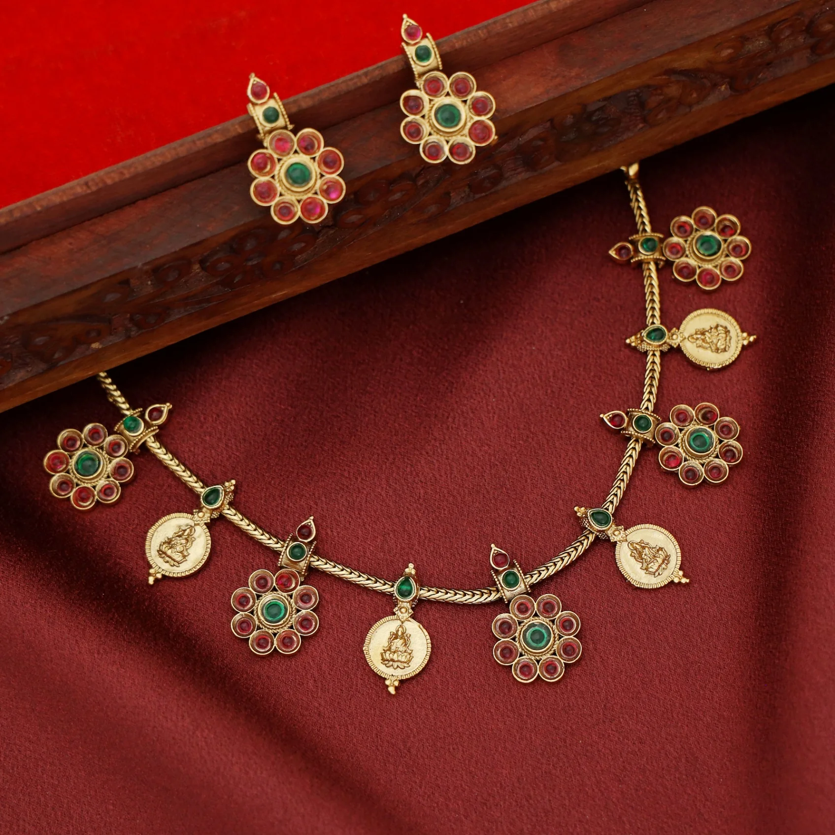 Sreelekha Floral Mini Kashi Short Neckpiece With Earring - Image 2