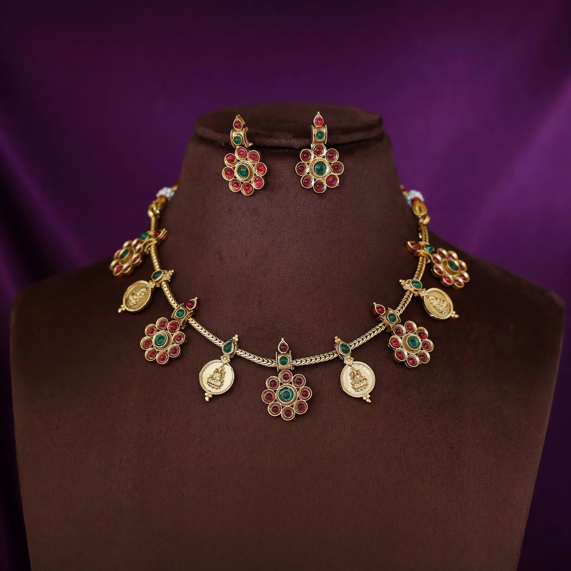 Sreelekha Floral Mini Kashi Short Neckpiece With Earring - Image 3