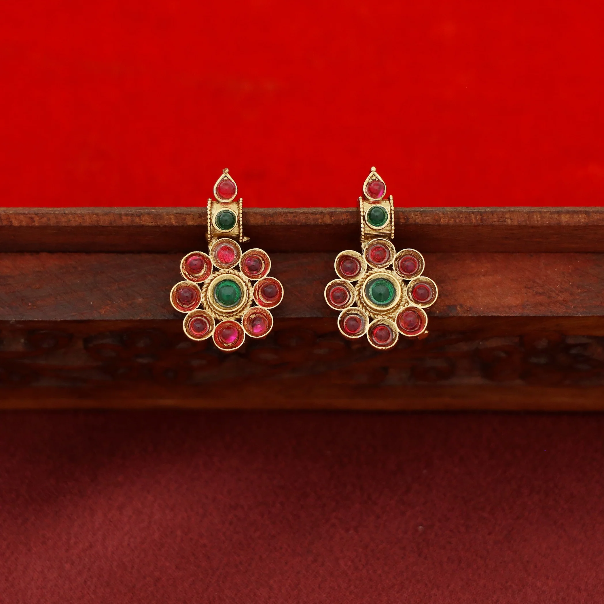 Sreelekha Floral Mini Kashi Short Neckpiece With Earring - Image 4