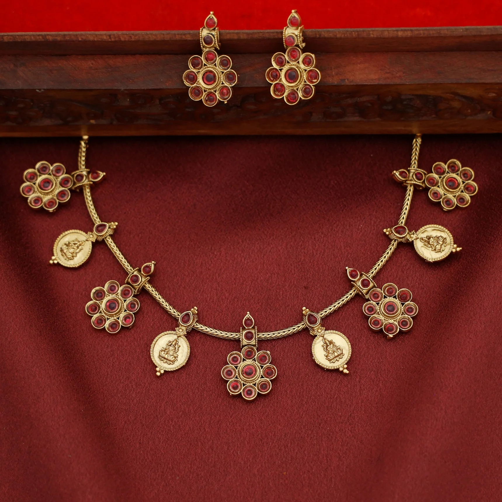 Sreelekha Floral Mini Kashi Short Neckpiece With Earring - Image 5