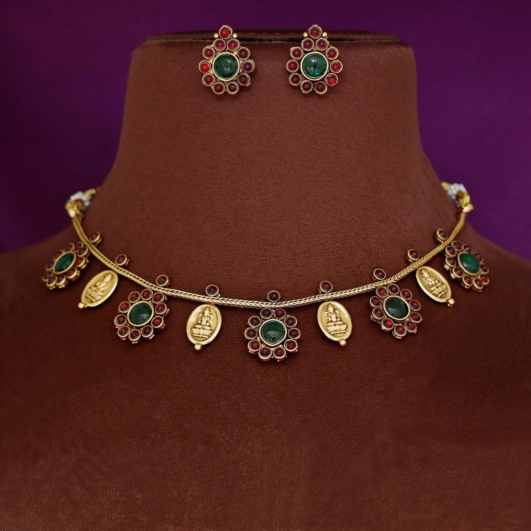 Sreelekha Floral Oval Kashi Short Neckpiece With Earring - Image 2