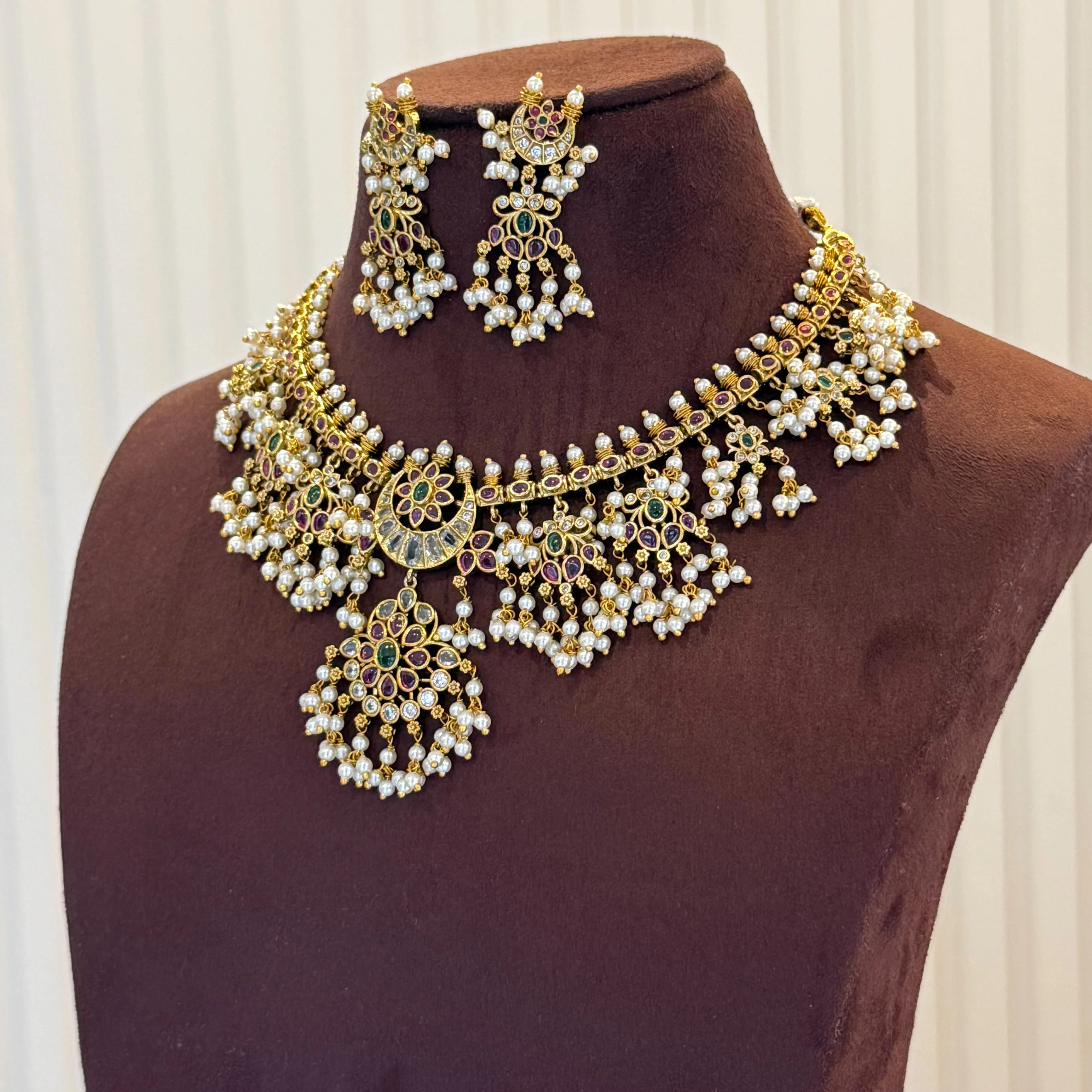 Sreemayi Half Moon Cluster Pearl Floral Short Neckpiece With Earring - Image 4